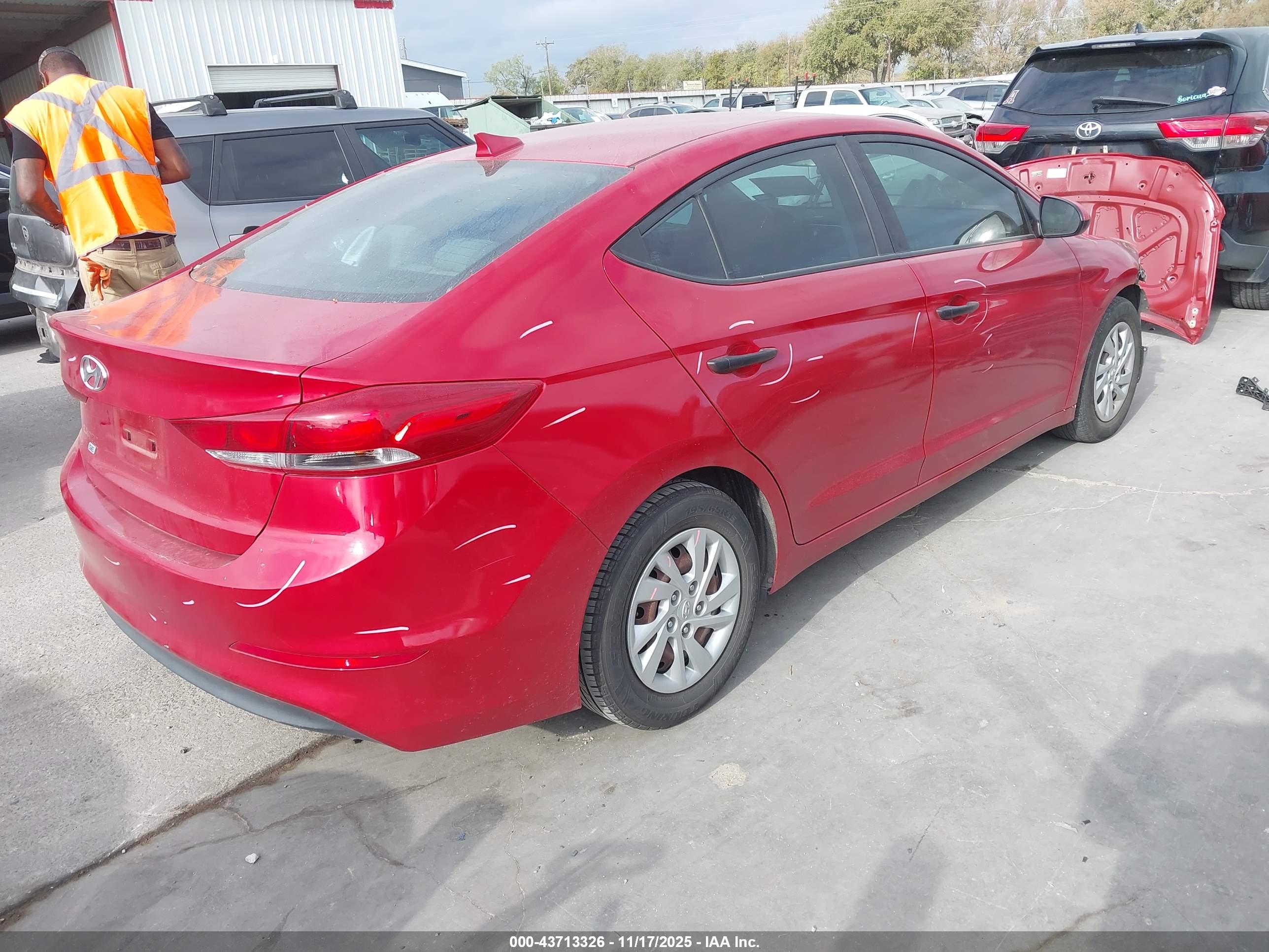 HYUNDAI ELANTRA image 4