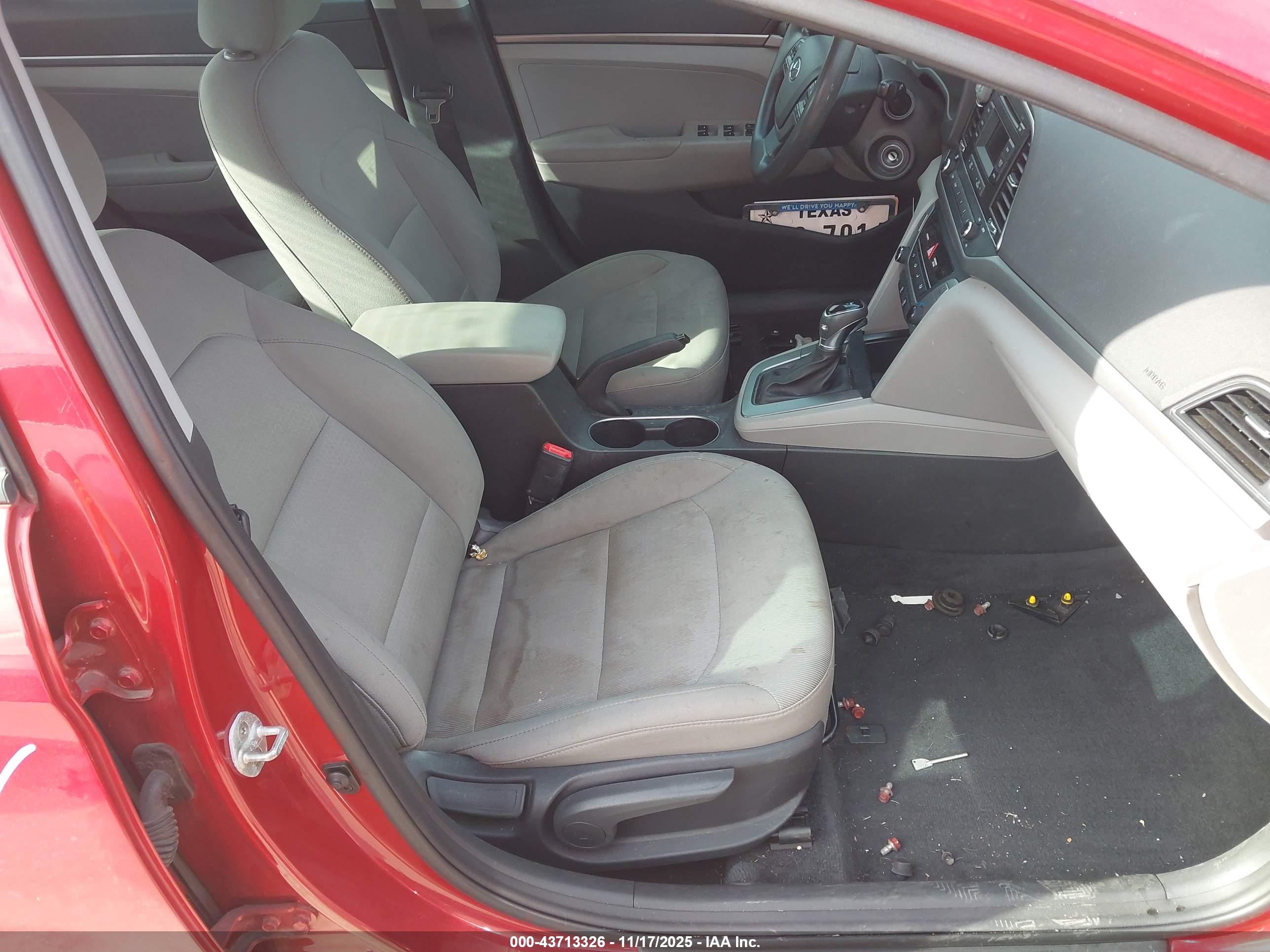 HYUNDAI ELANTRA image 5