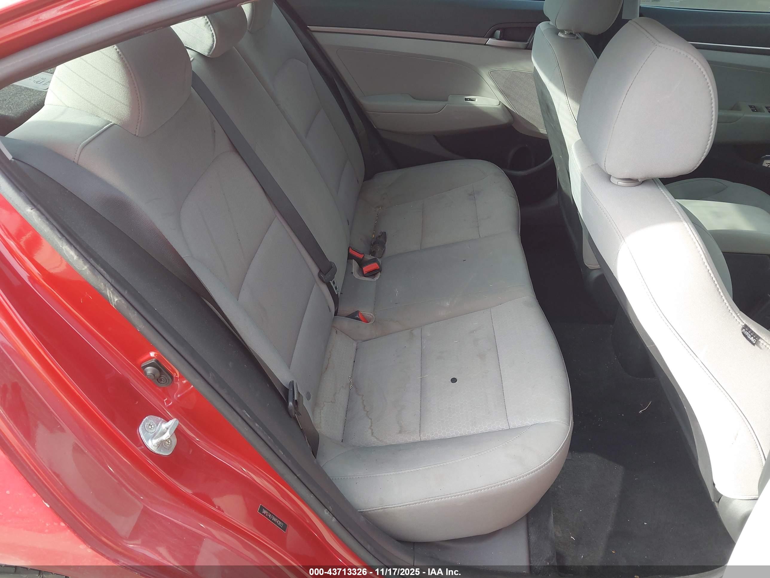 HYUNDAI ELANTRA image 8