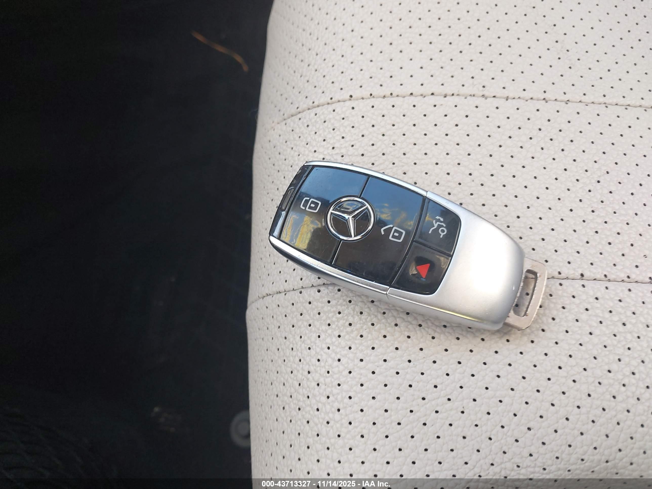 MERCEDES-BENZ E image 11