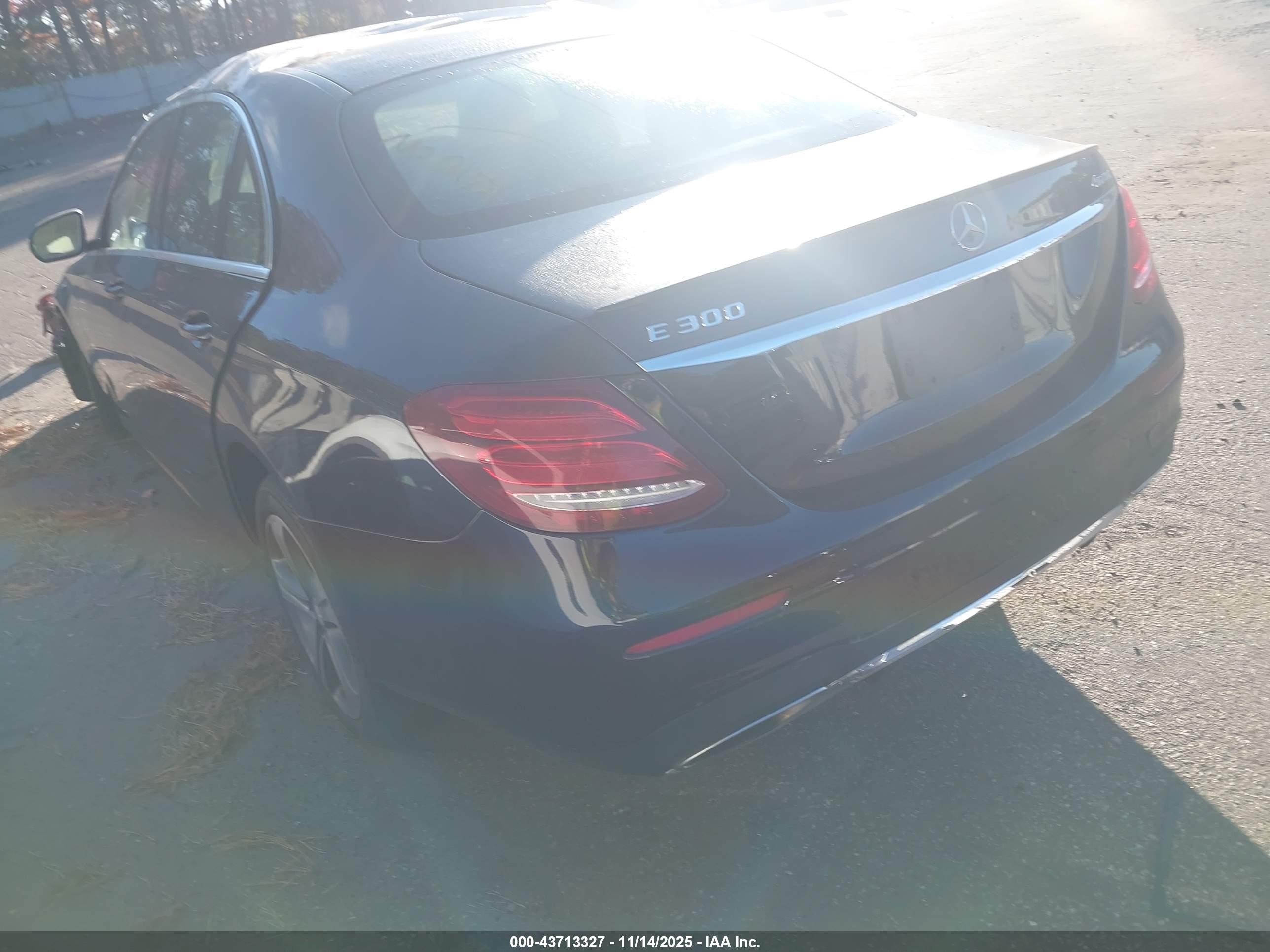 MERCEDES-BENZ E image 3