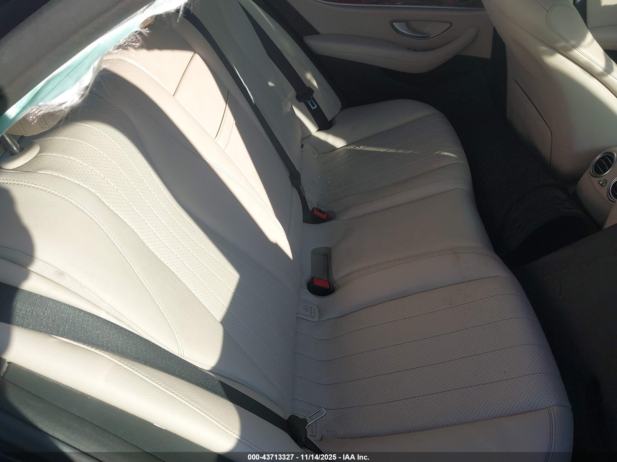 MERCEDES-BENZ E image 8