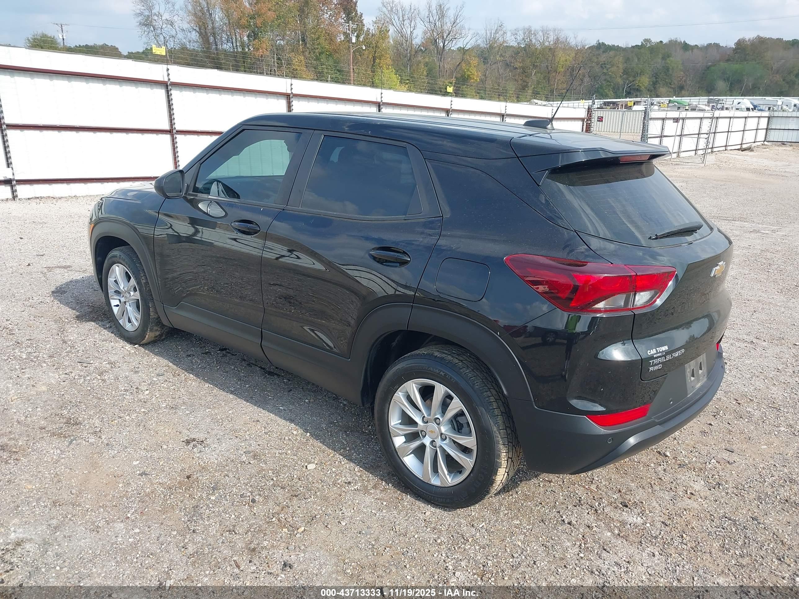 CHEVROLET TRAILBLAZER image 3