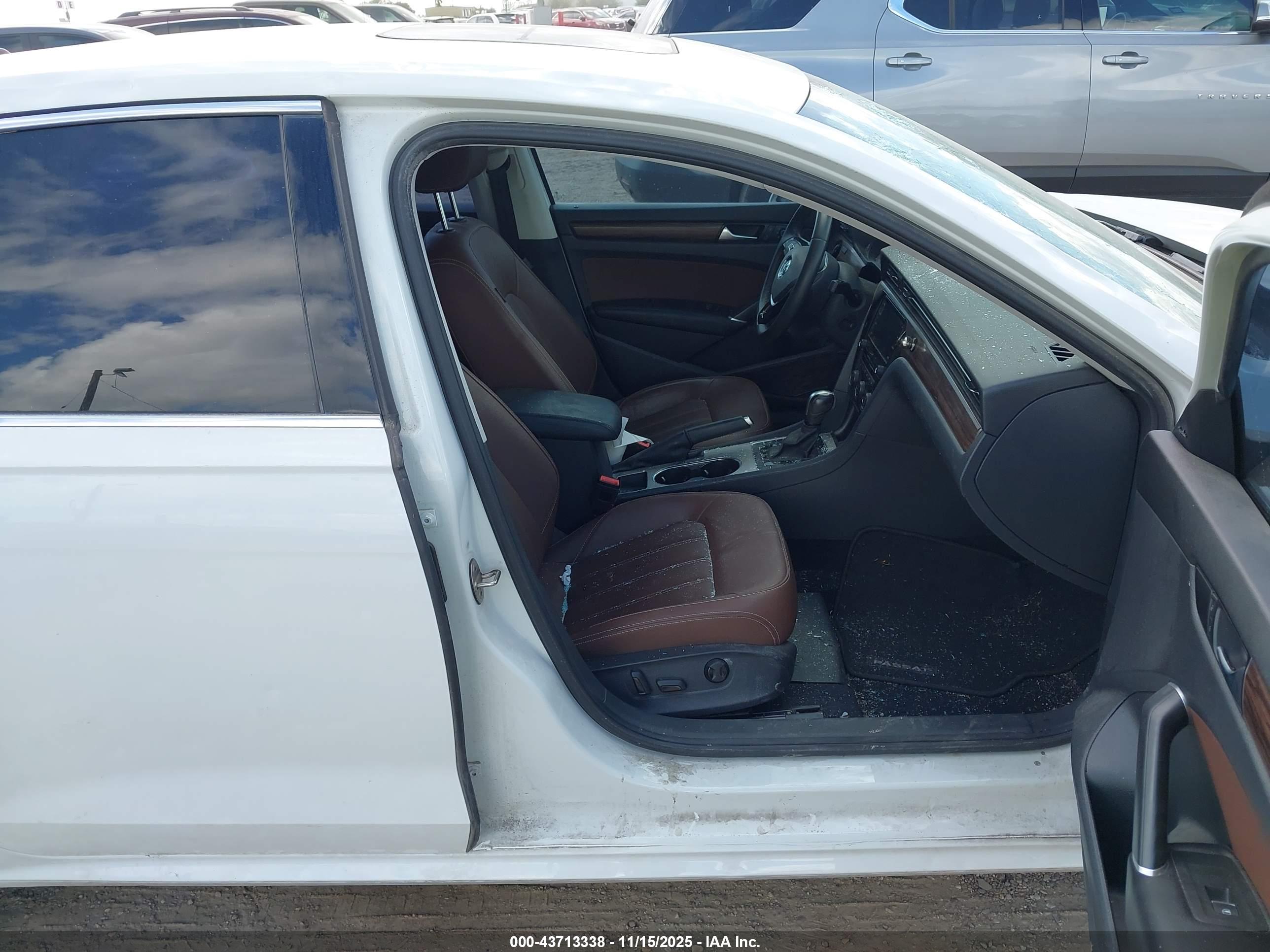 VOLKSWAGEN PASSAT image 5