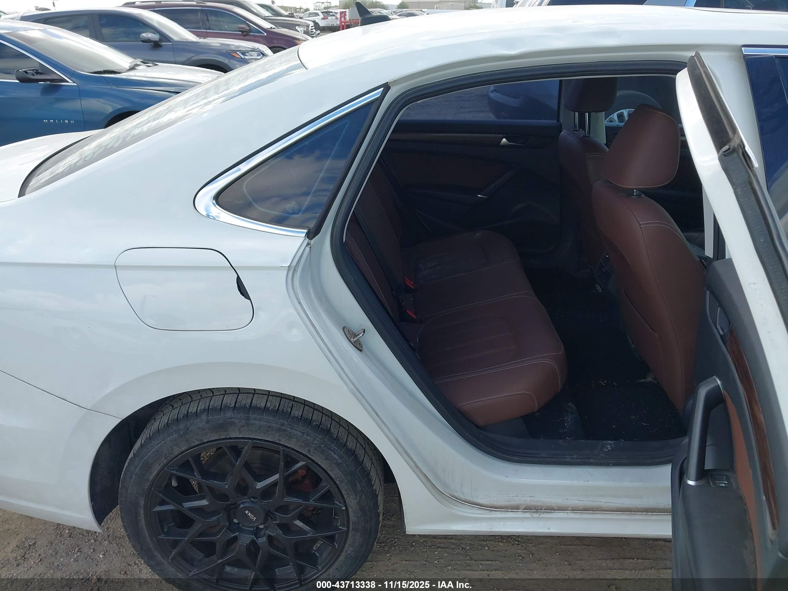 VOLKSWAGEN PASSAT image 8