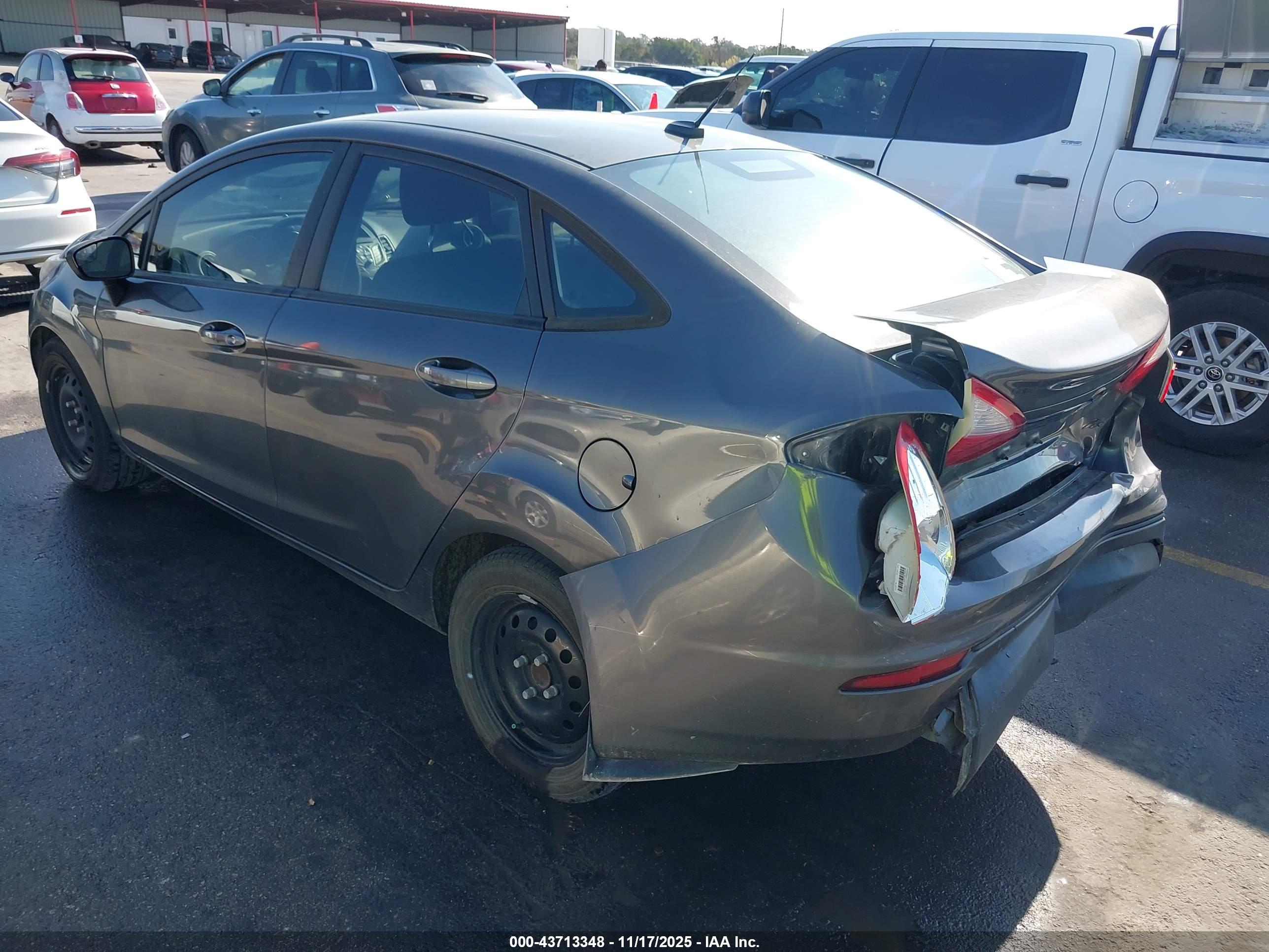 FORD FIESTA image 3