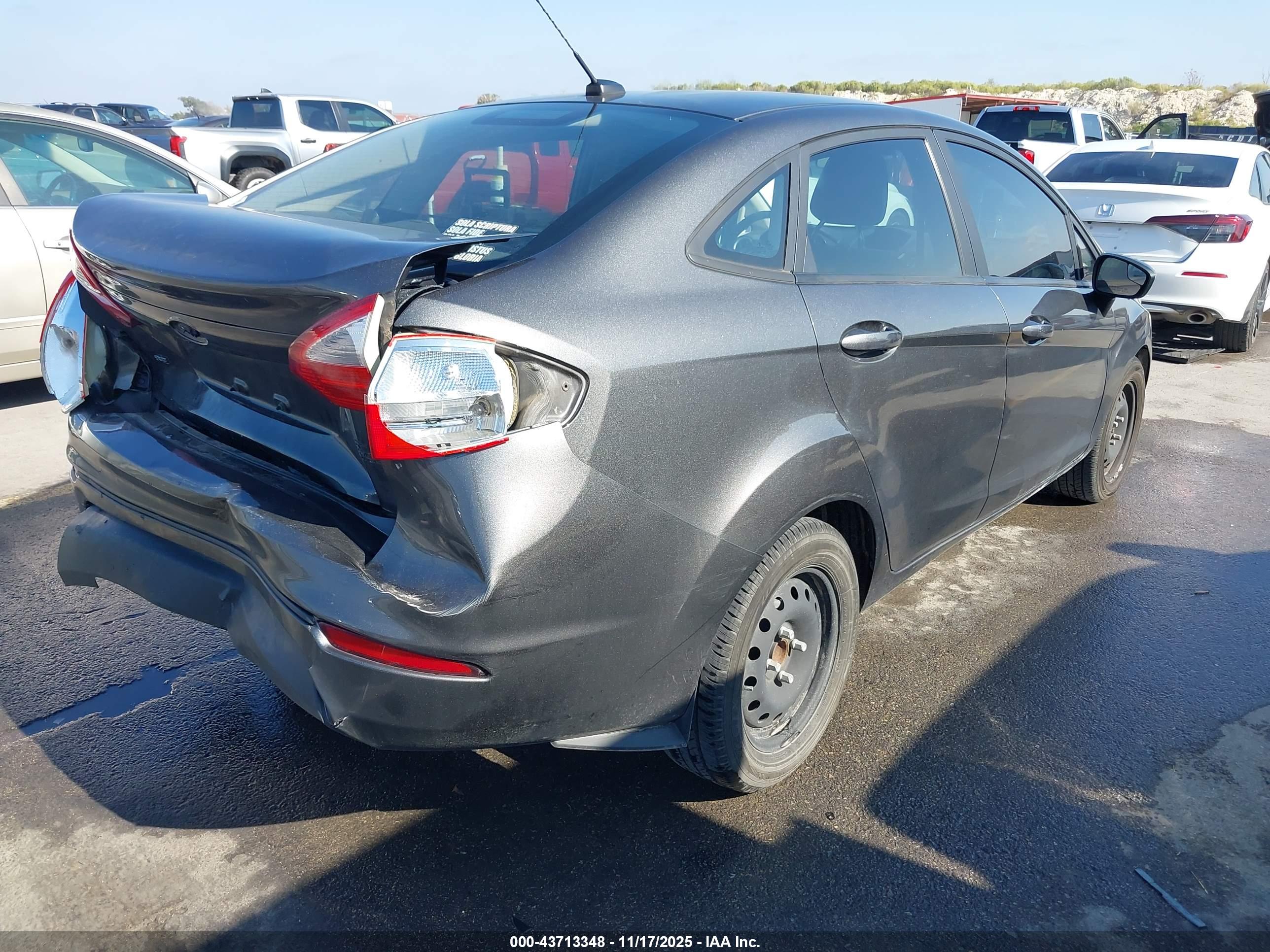 FORD FIESTA image 4