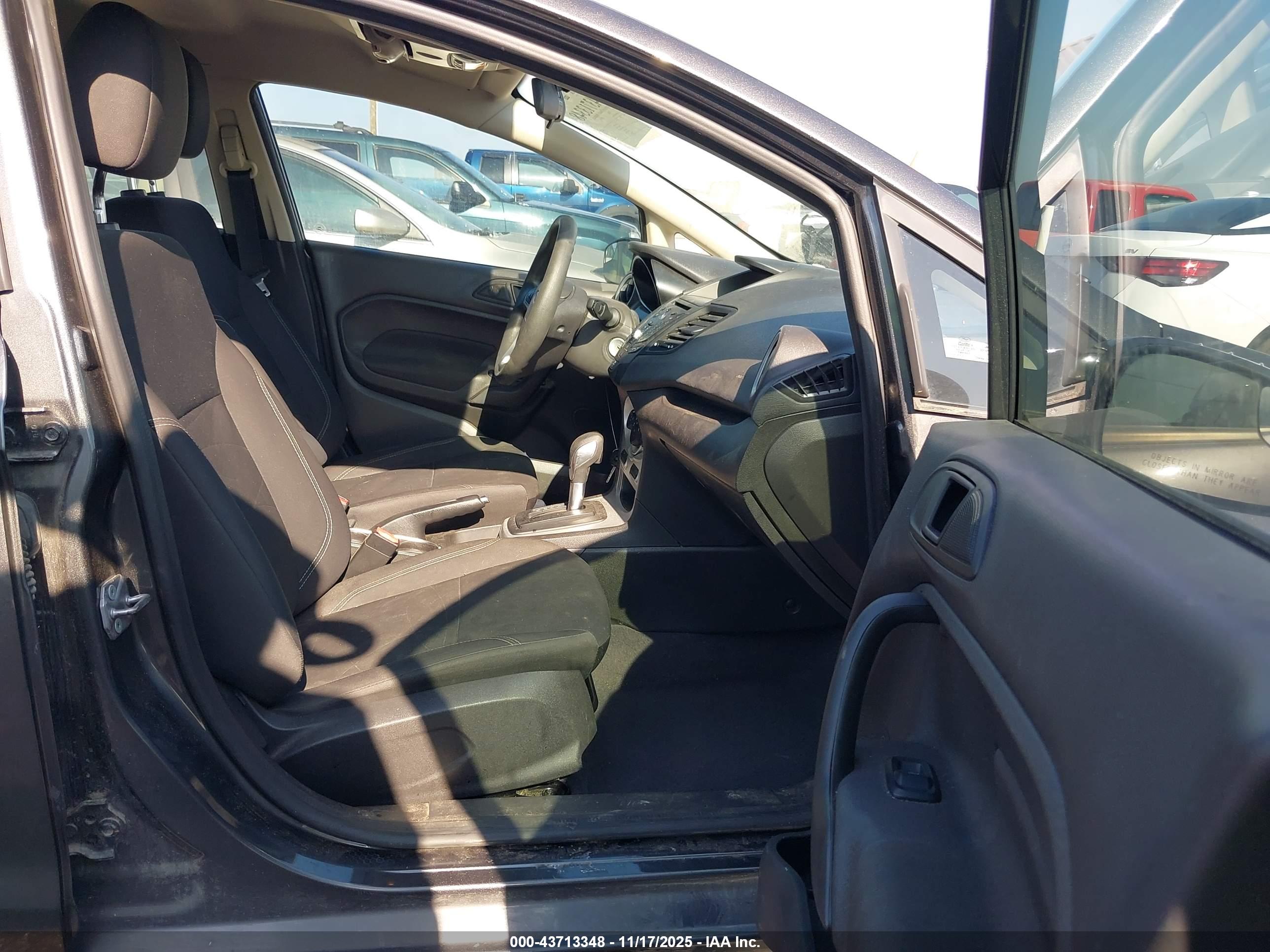 FORD FIESTA image 5