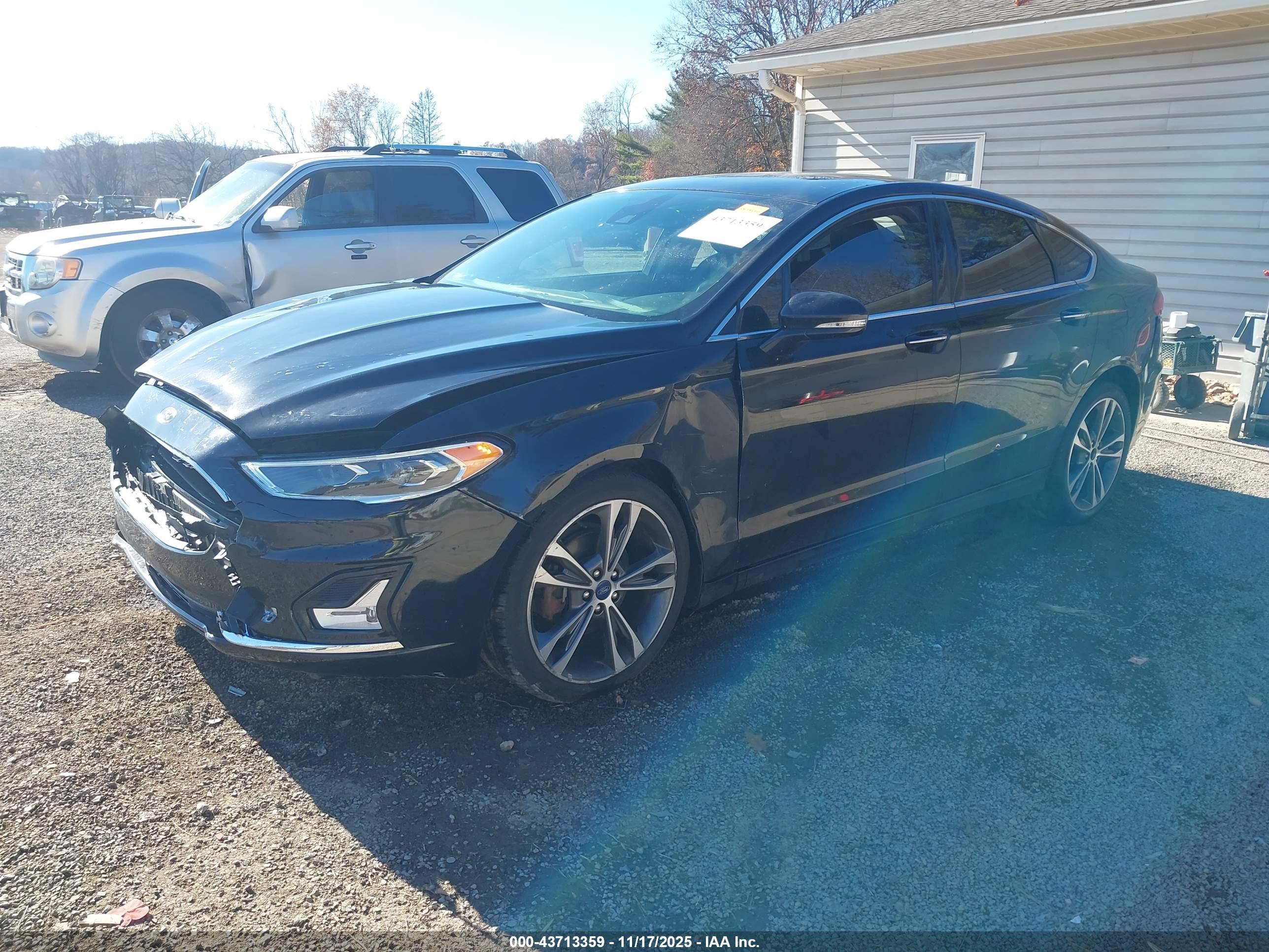 FORD FUSION image 2