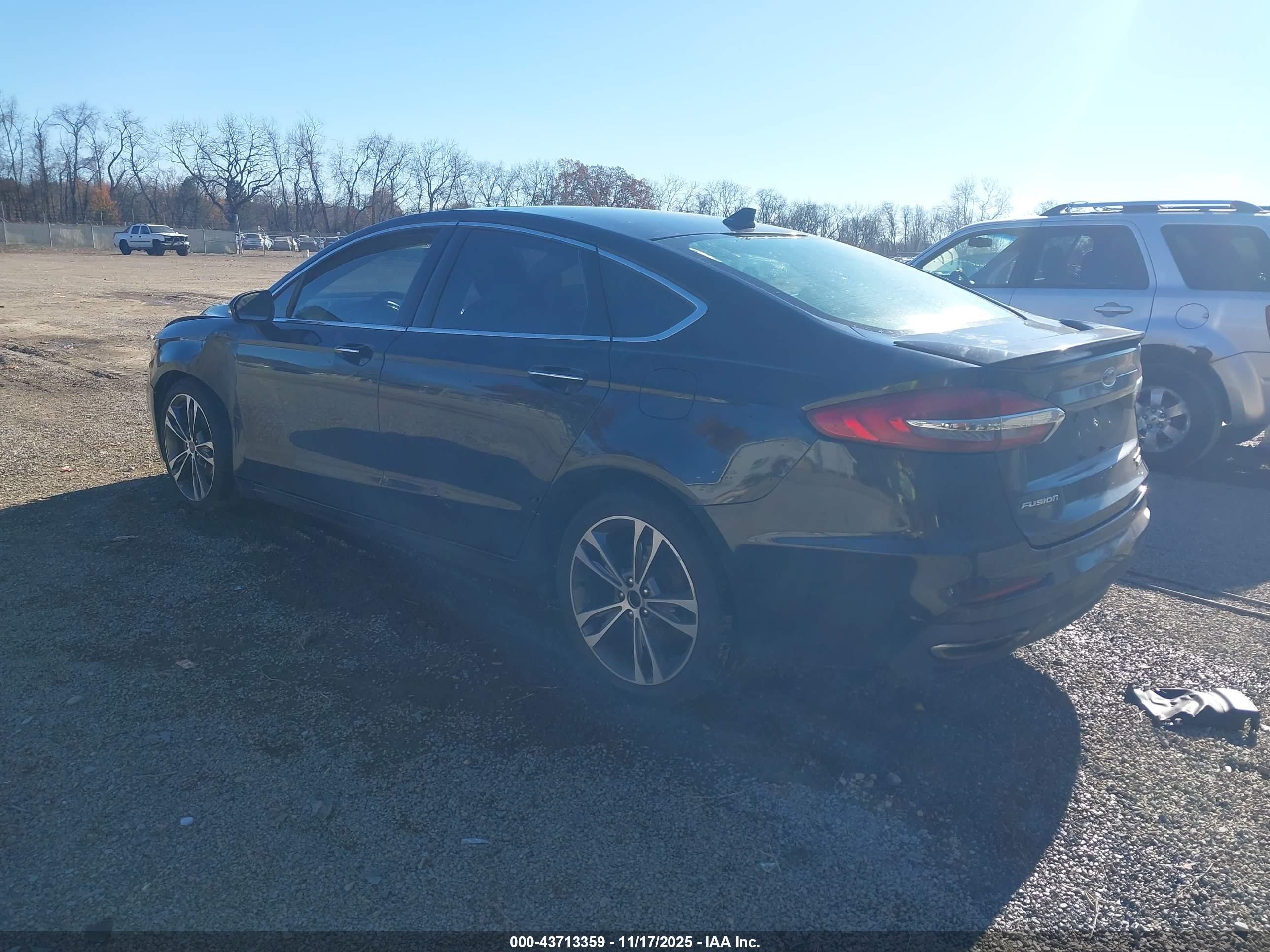 FORD FUSION image 3