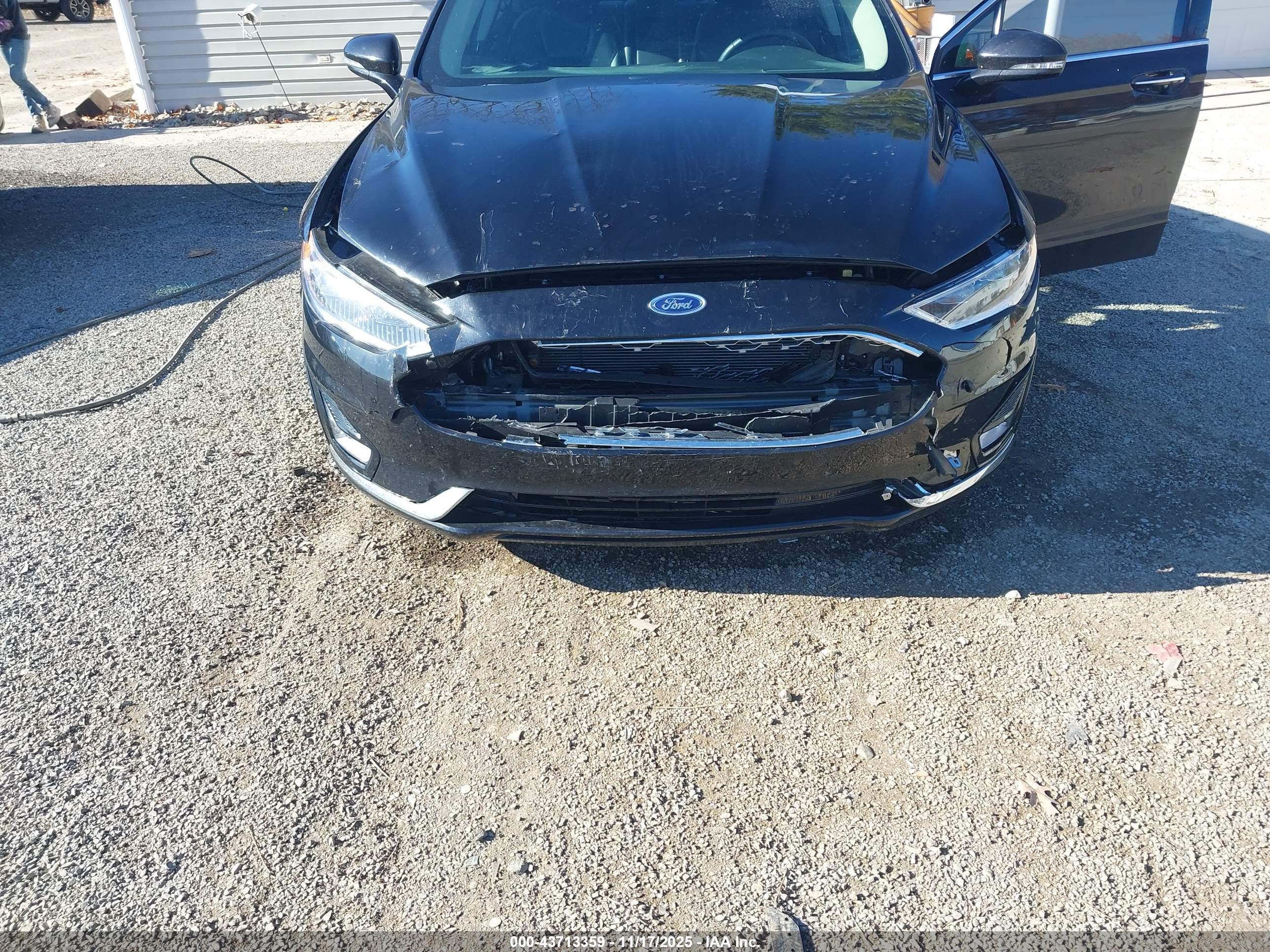 FORD FUSION image 6