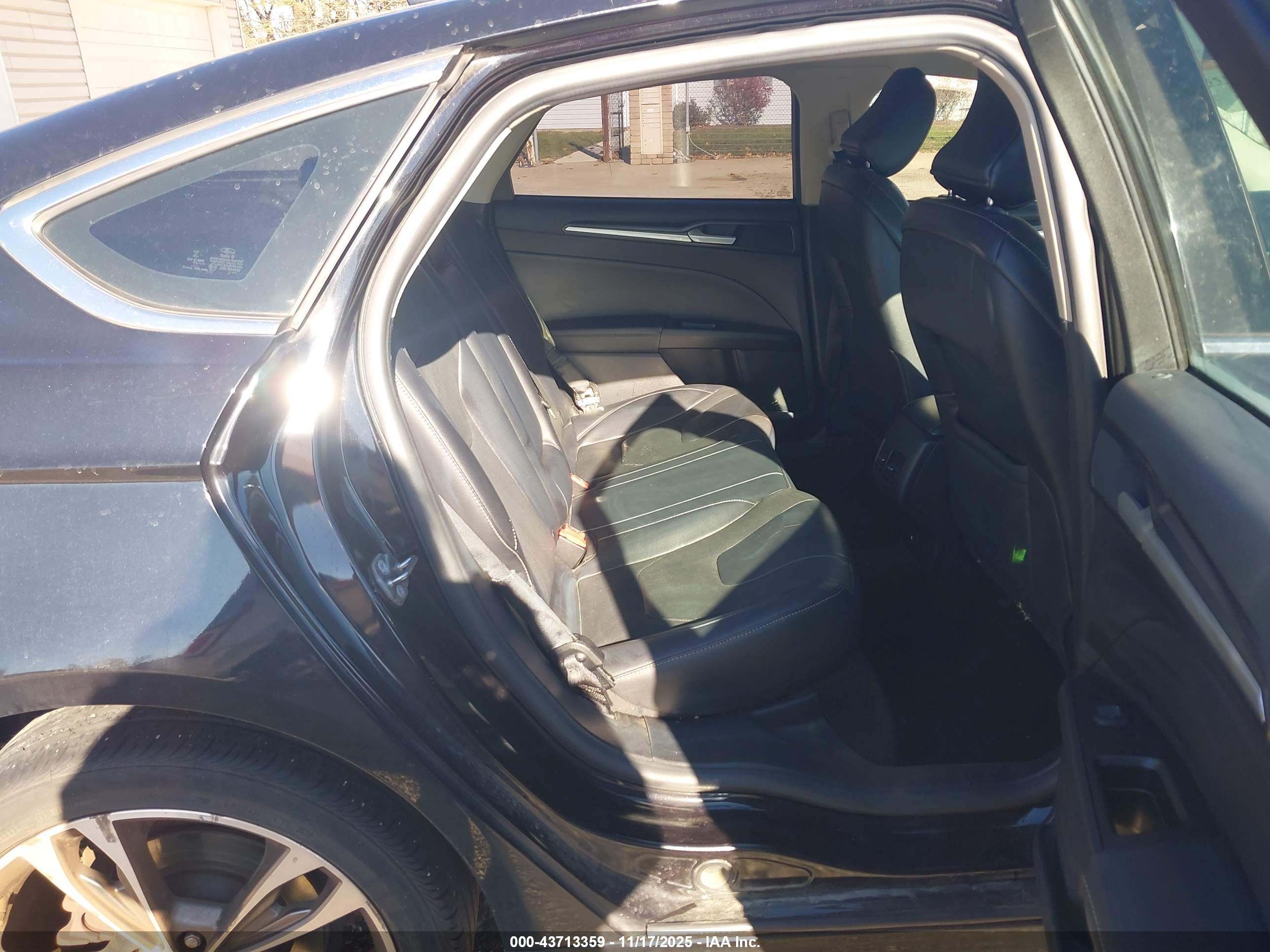 FORD FUSION image 8