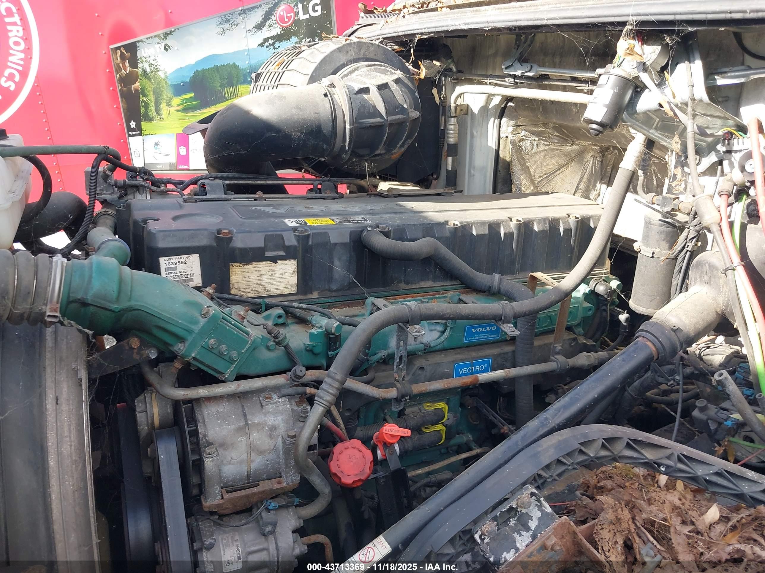 VOLVO VN image 10