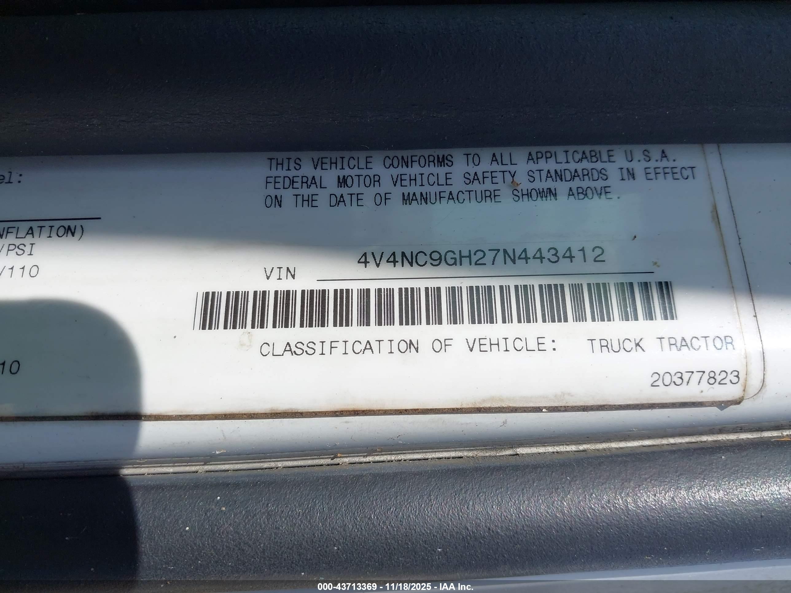 VOLVO VN image 9