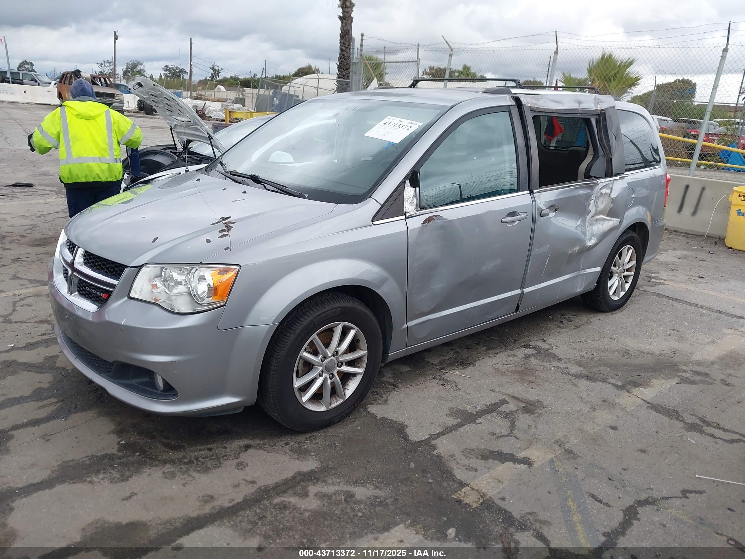 DODGE GRAND image 2