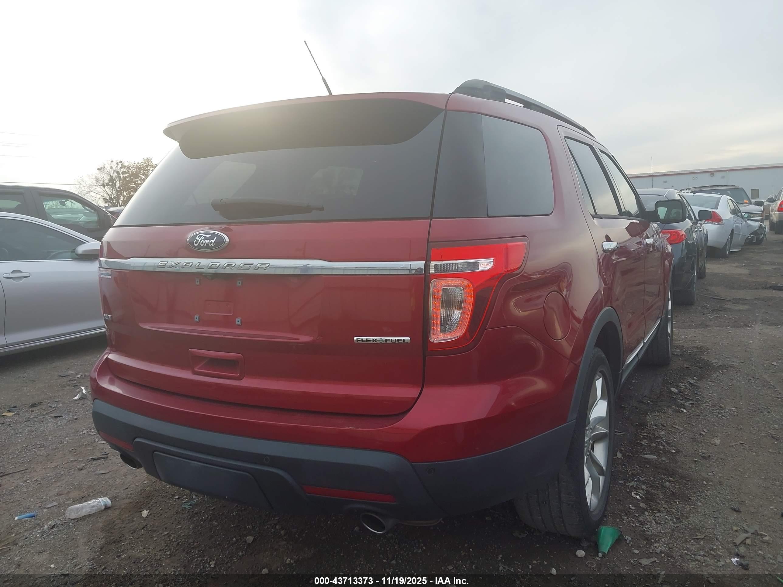 FORD EXPLORER image 4