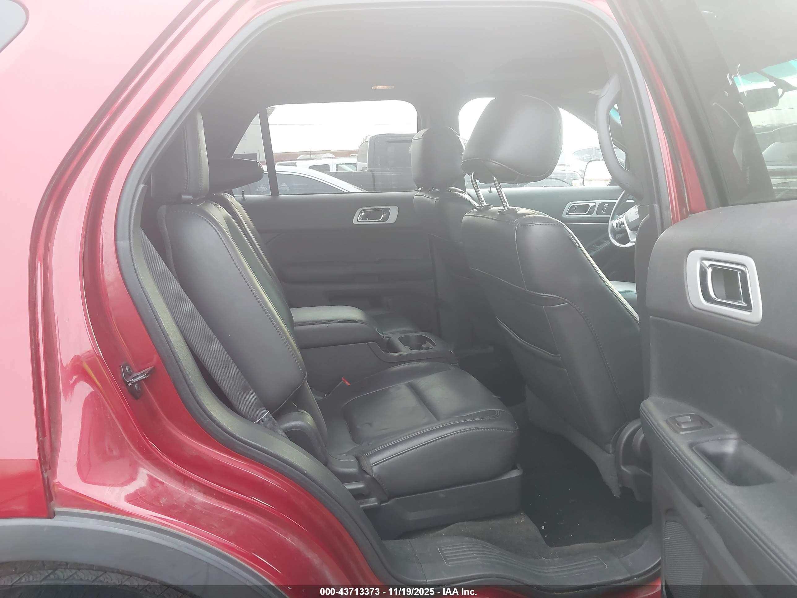 FORD EXPLORER image 8