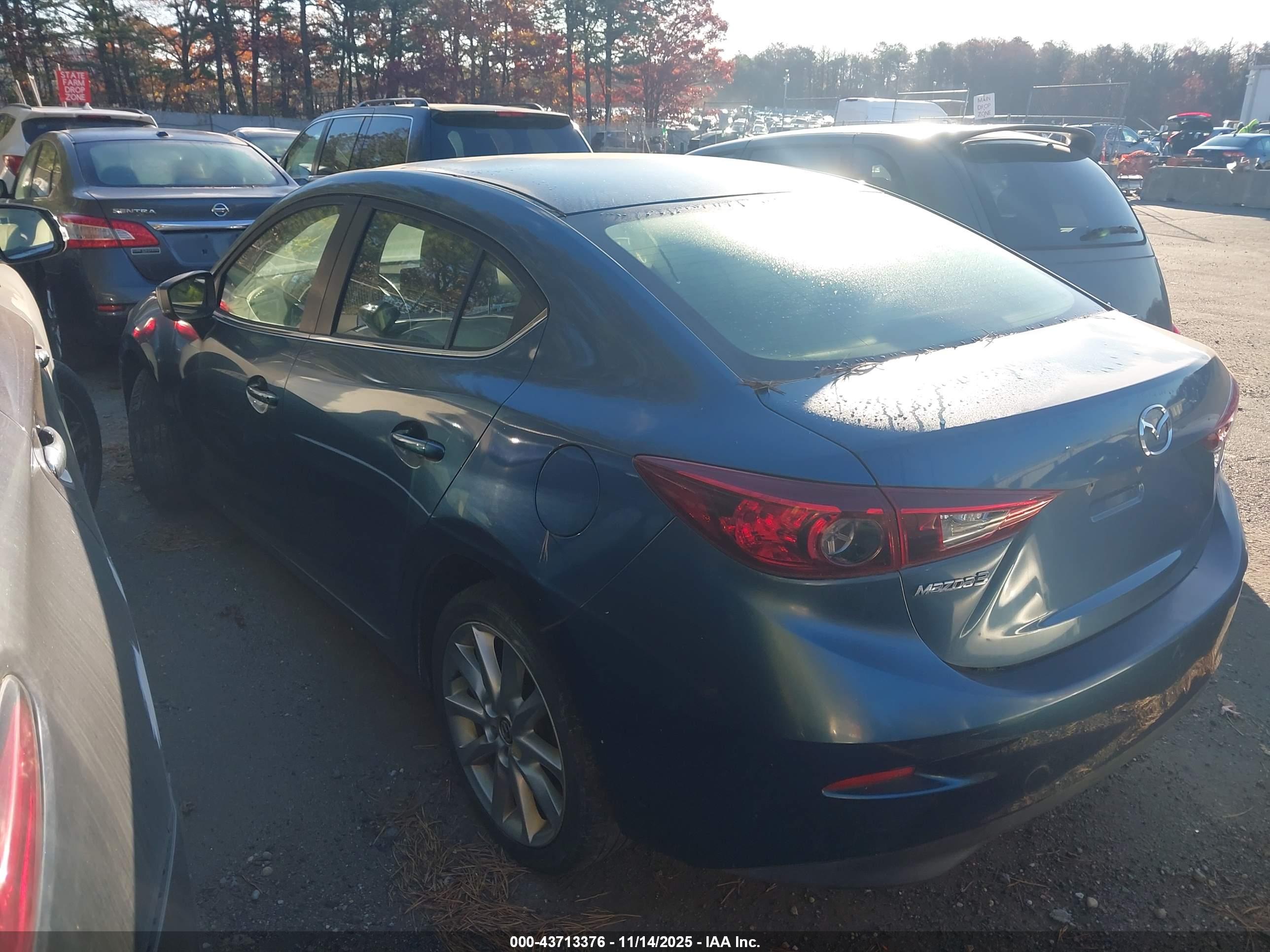 MAZDA MAZDA3 image 3