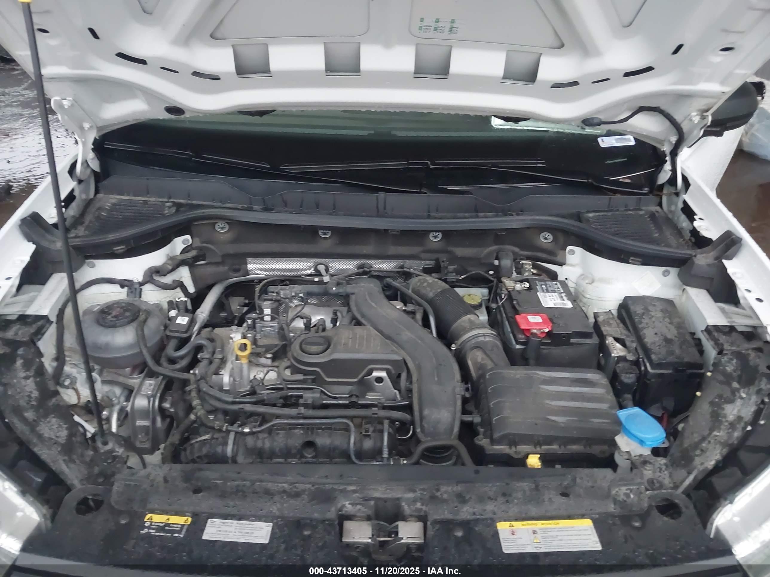 VOLKSWAGEN TAOS image 10