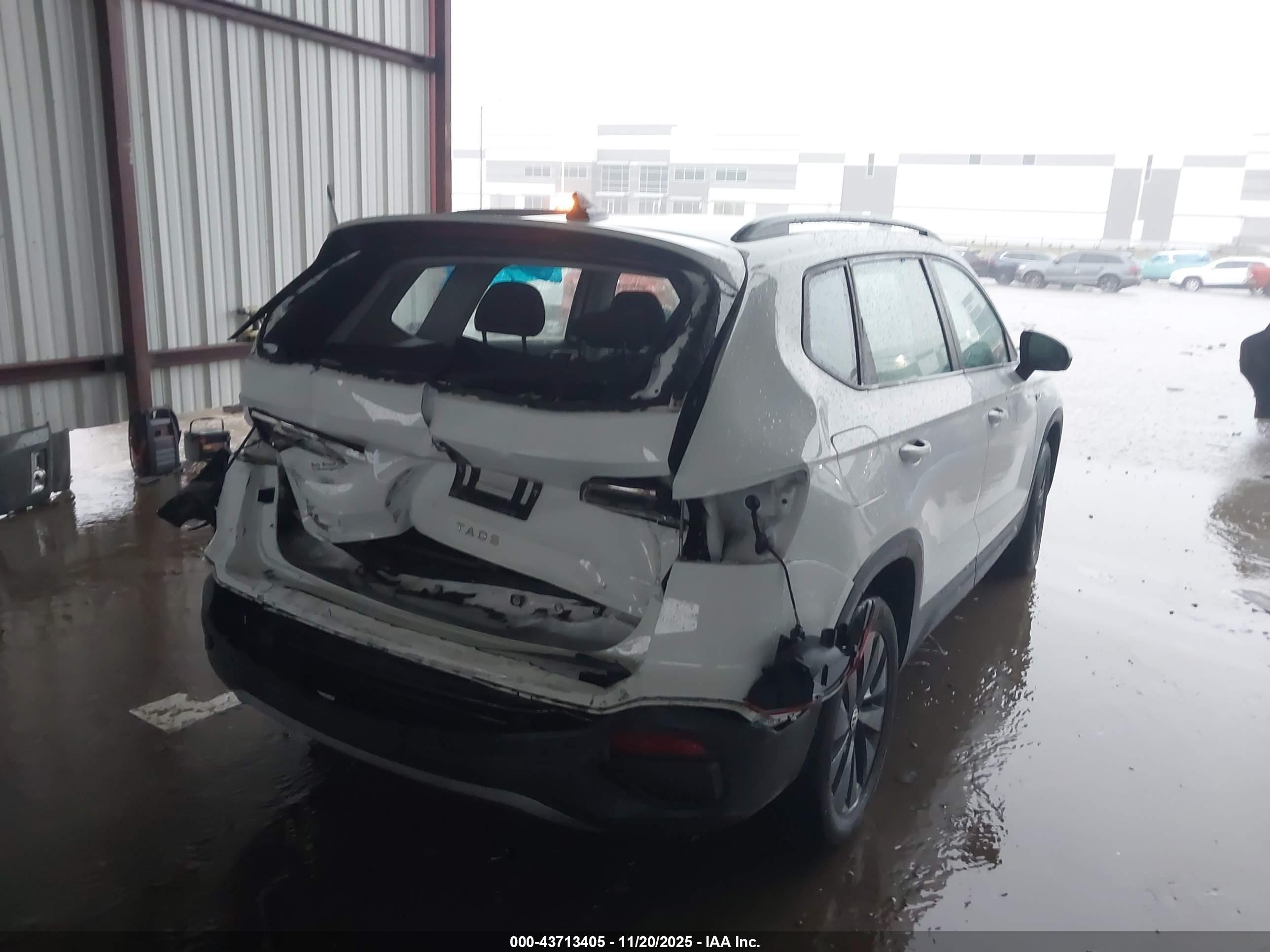 VOLKSWAGEN TAOS image 4