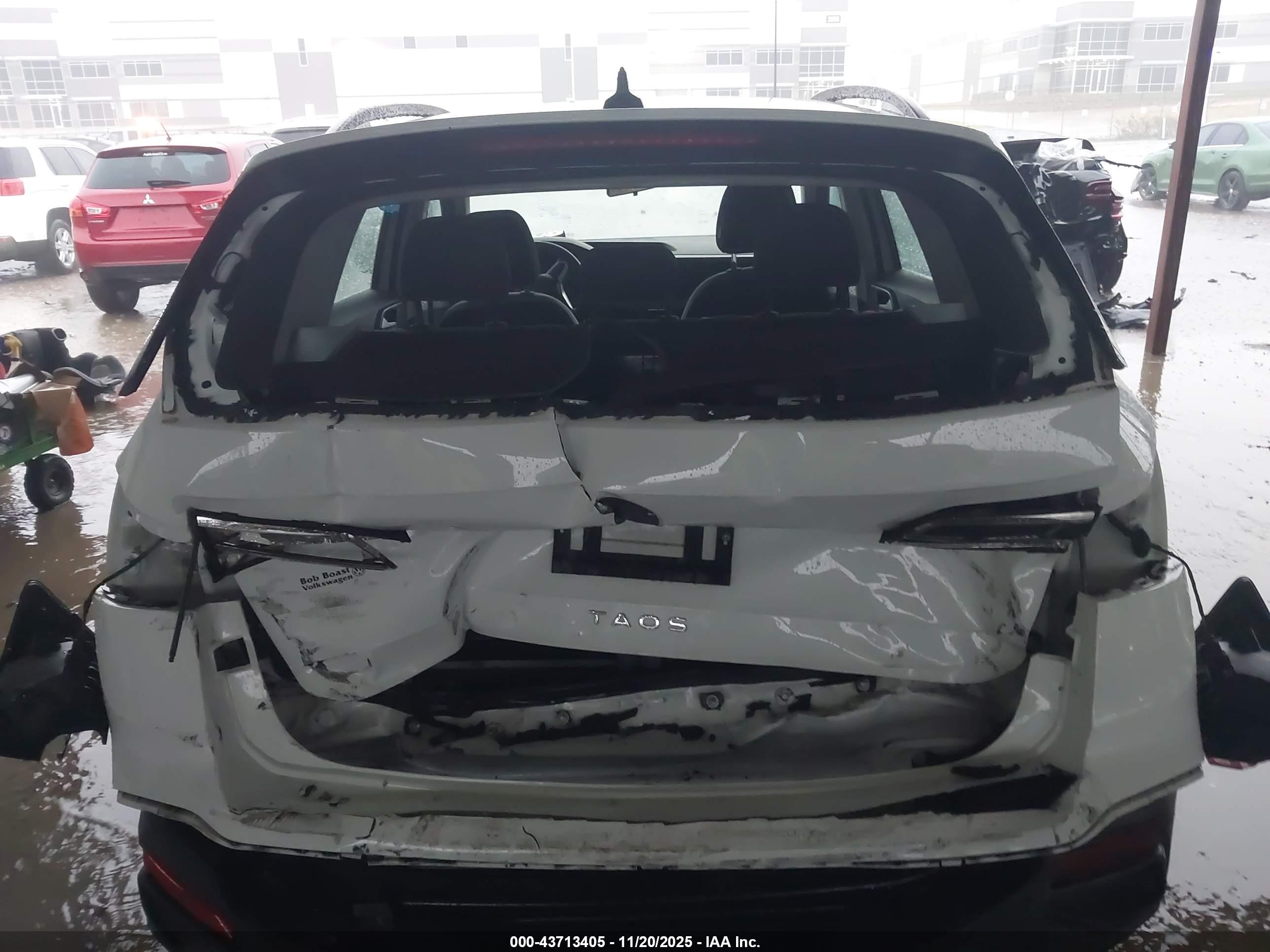 VOLKSWAGEN TAOS image 6