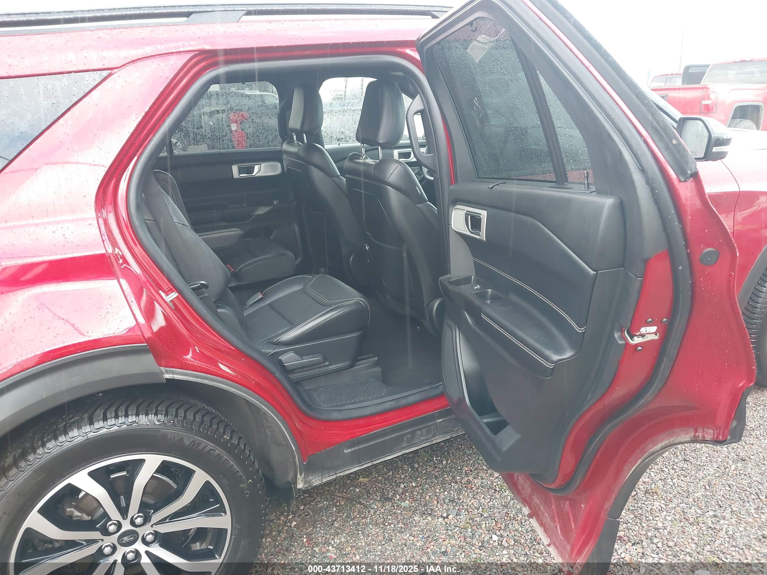 FORD EXPLORER image 8