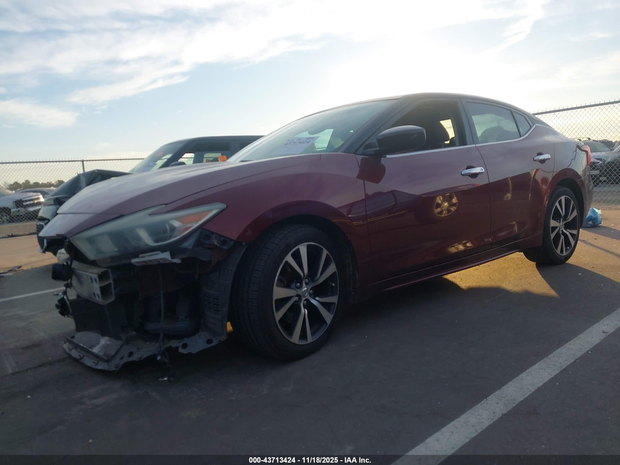 NISSAN MAXIMA image 2