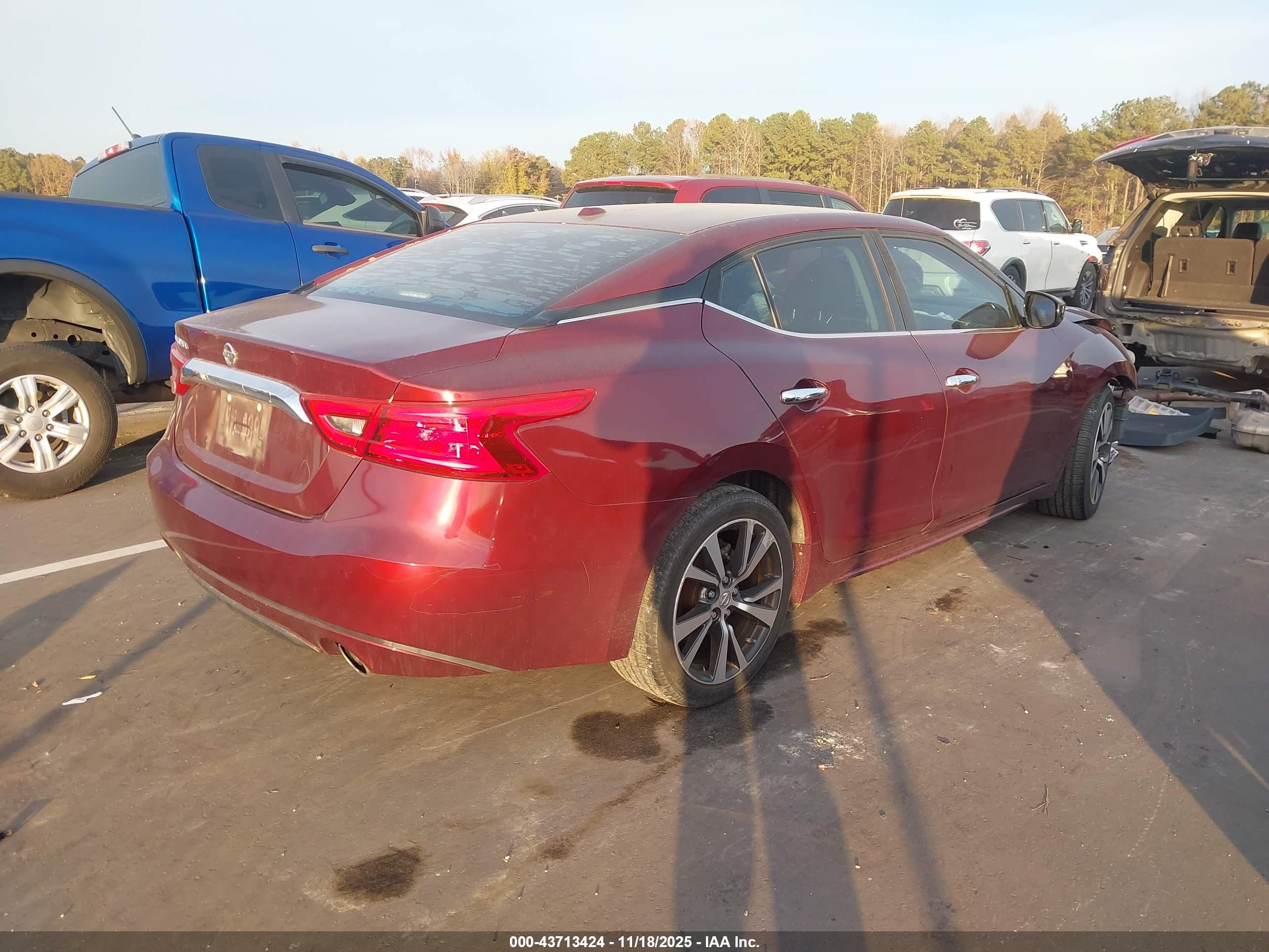 NISSAN MAXIMA image 4