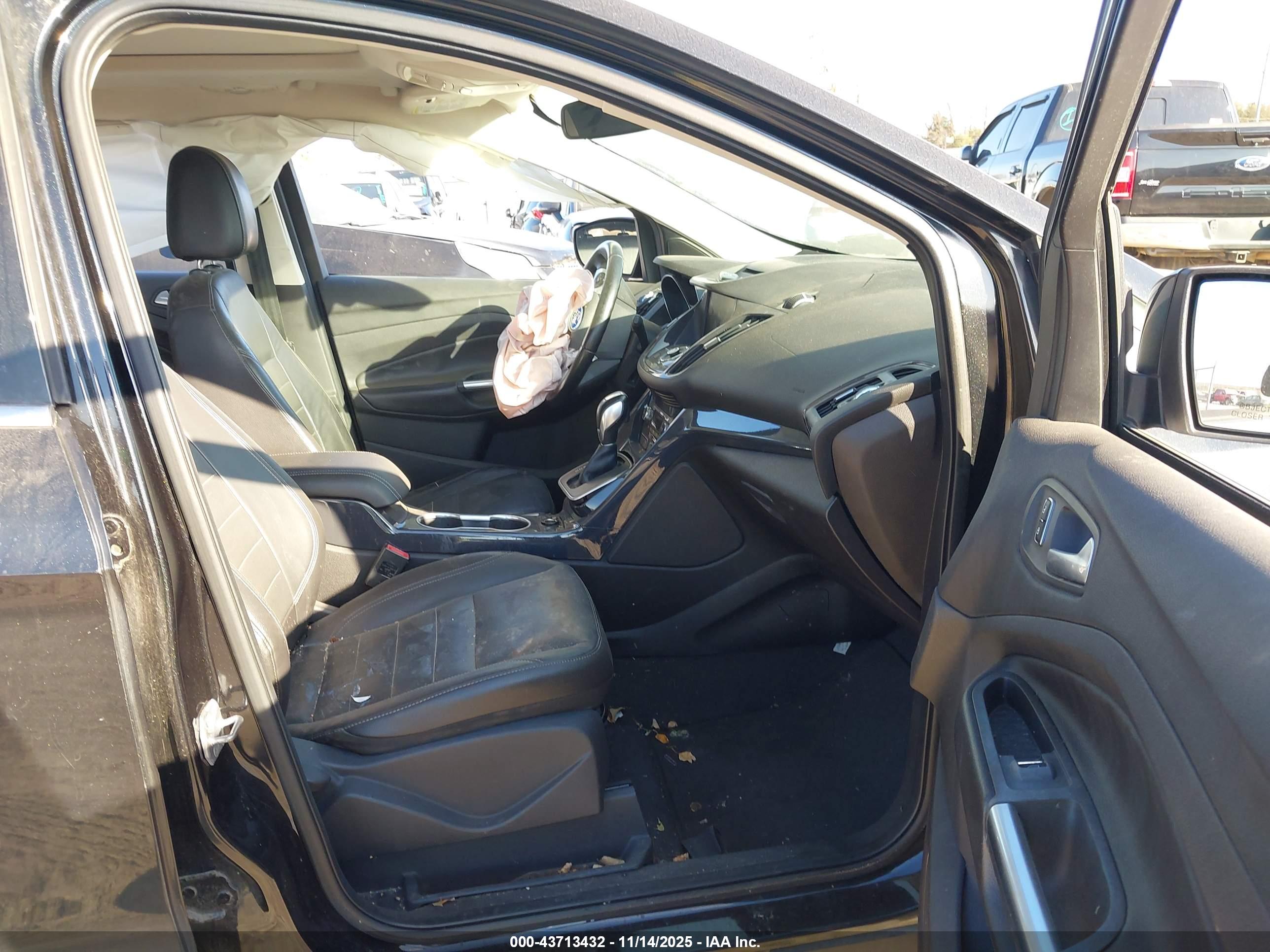 FORD ESCAPE image 5