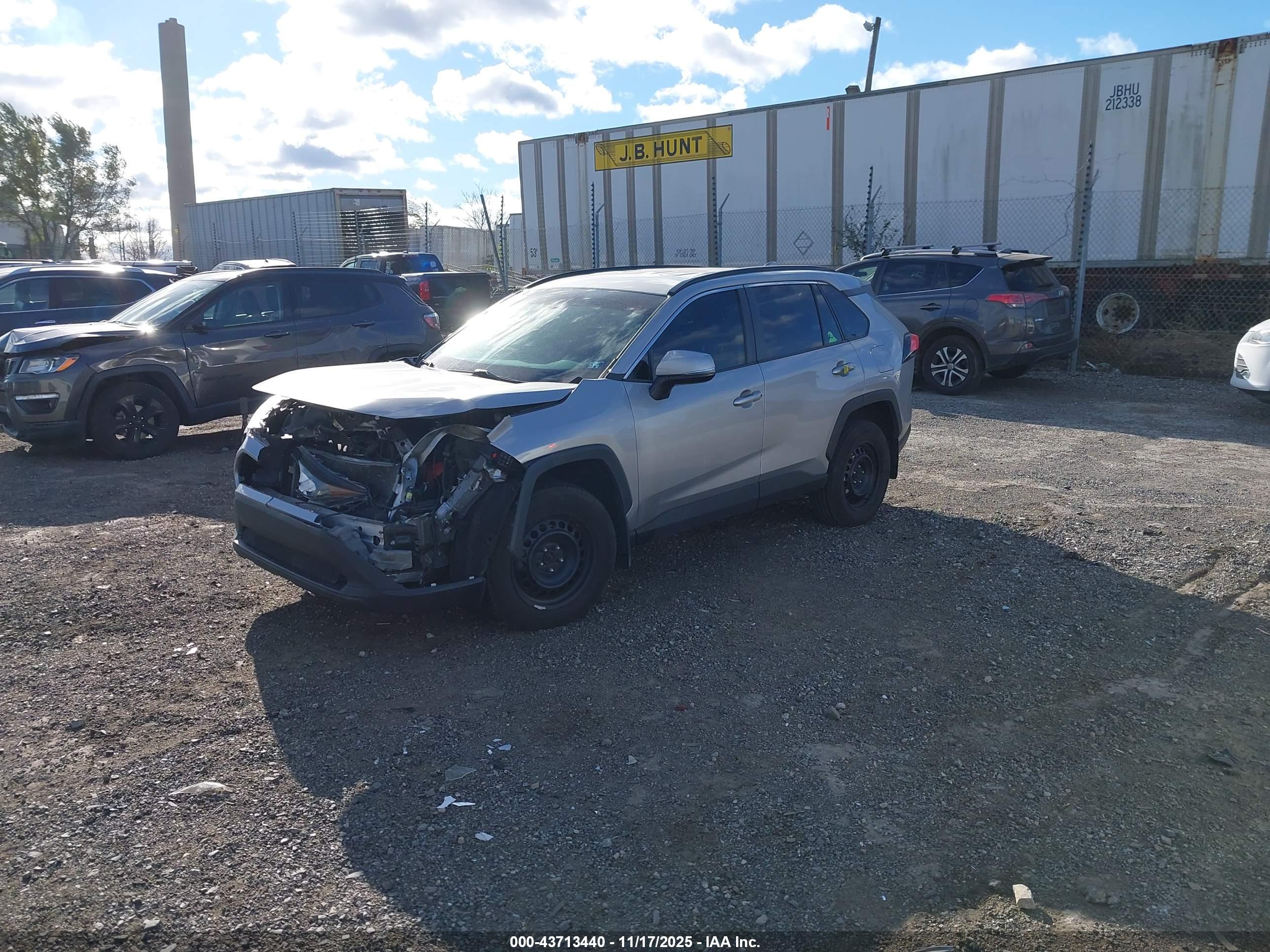 TOYOTA RAV4 image 2