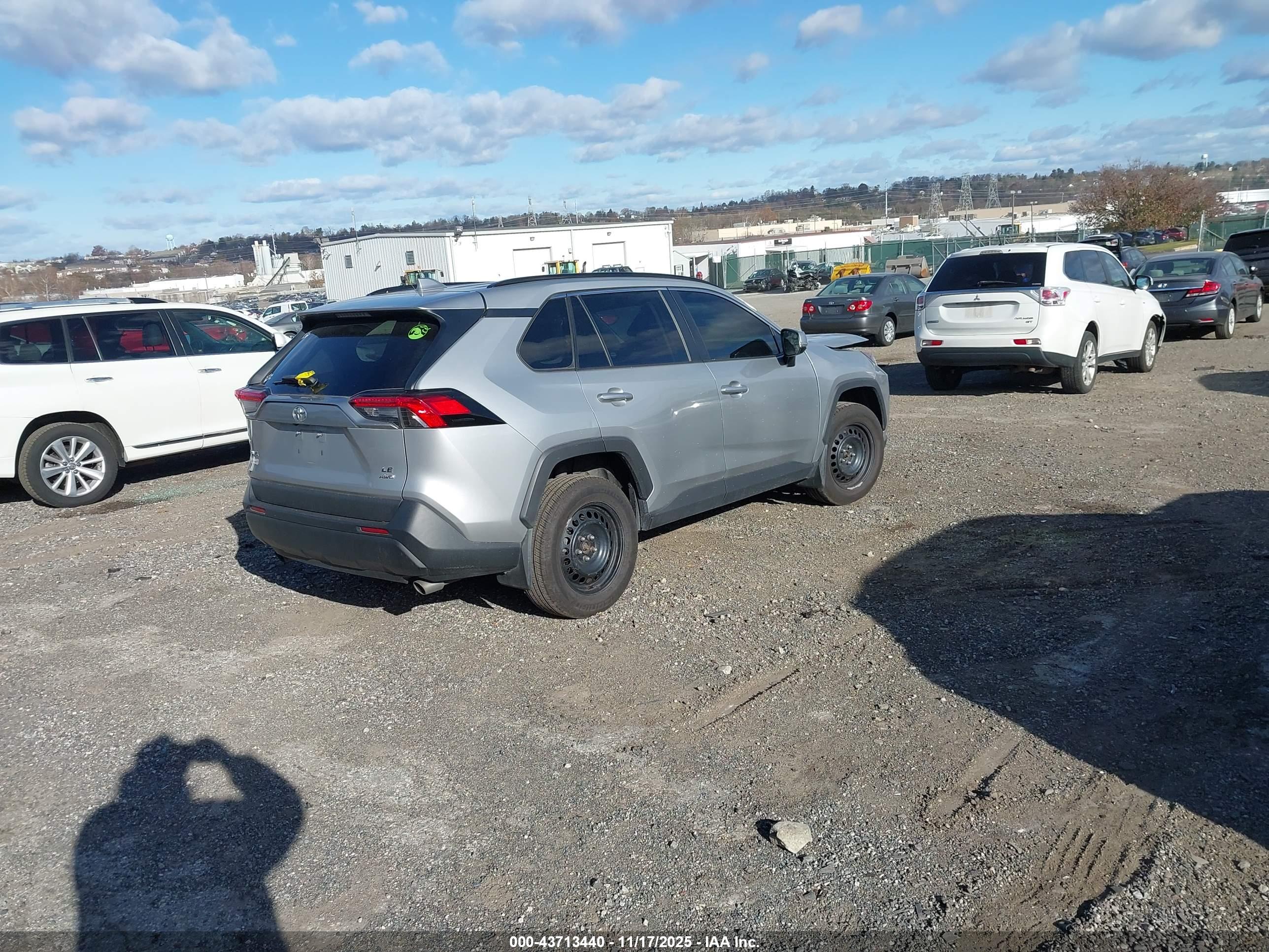 TOYOTA RAV4 image 4