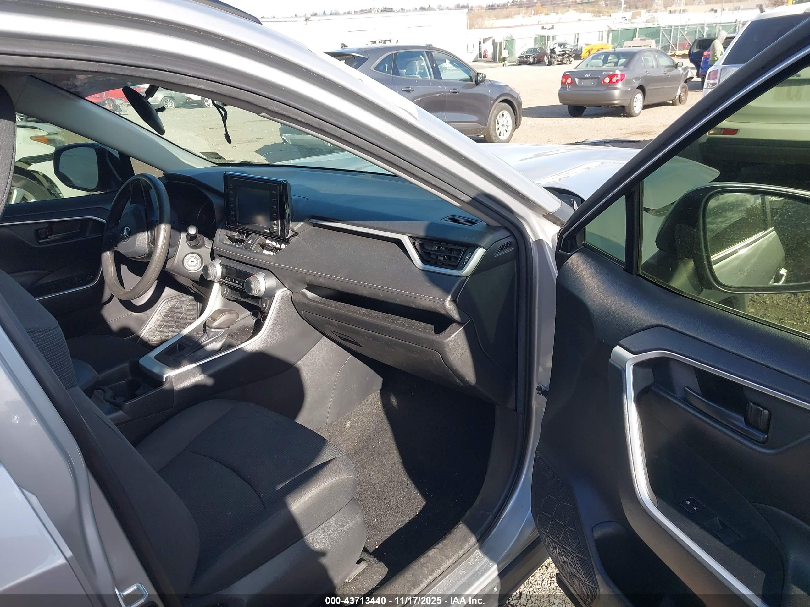 TOYOTA RAV4 image 5