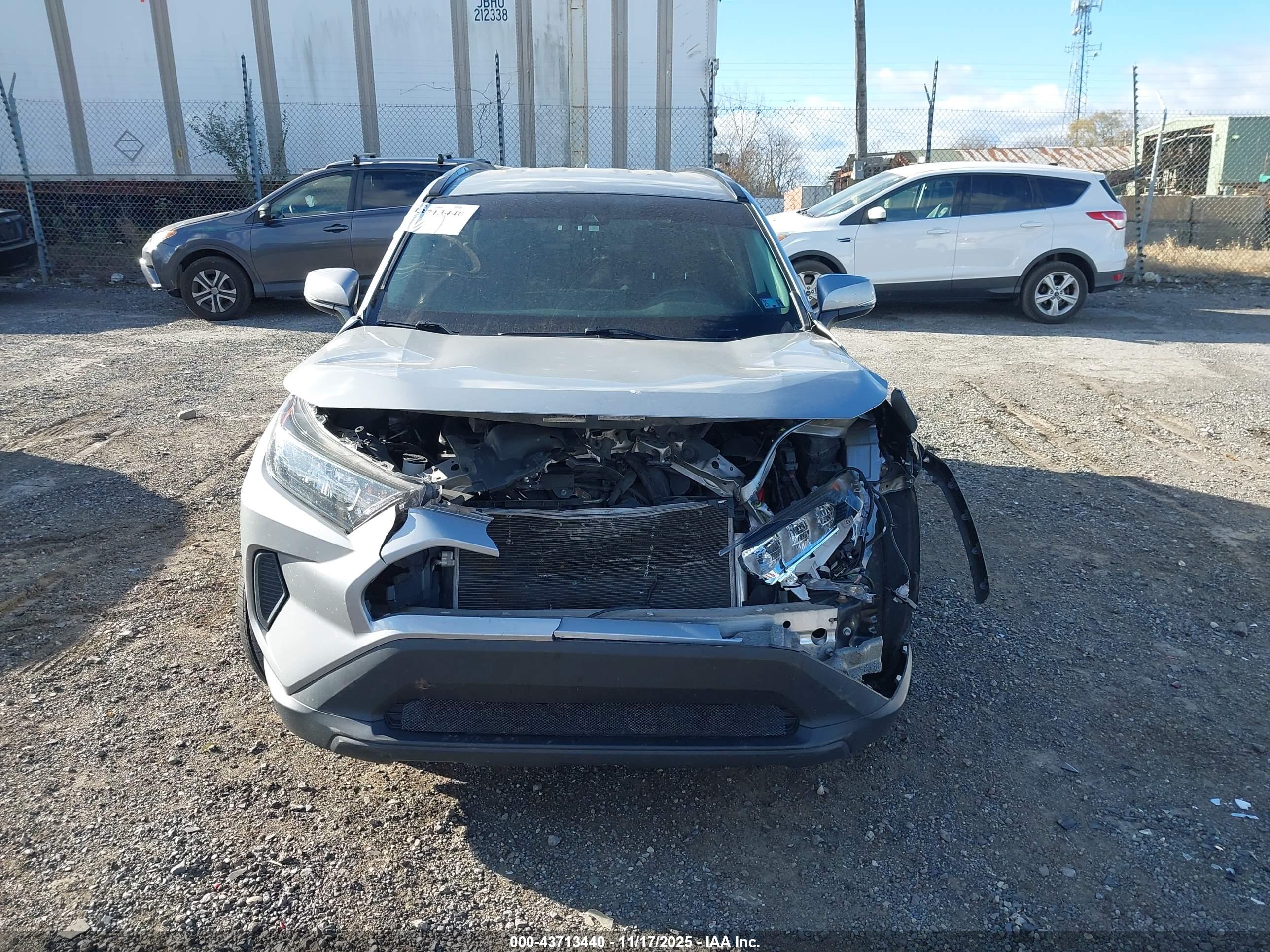 TOYOTA RAV4 image 6