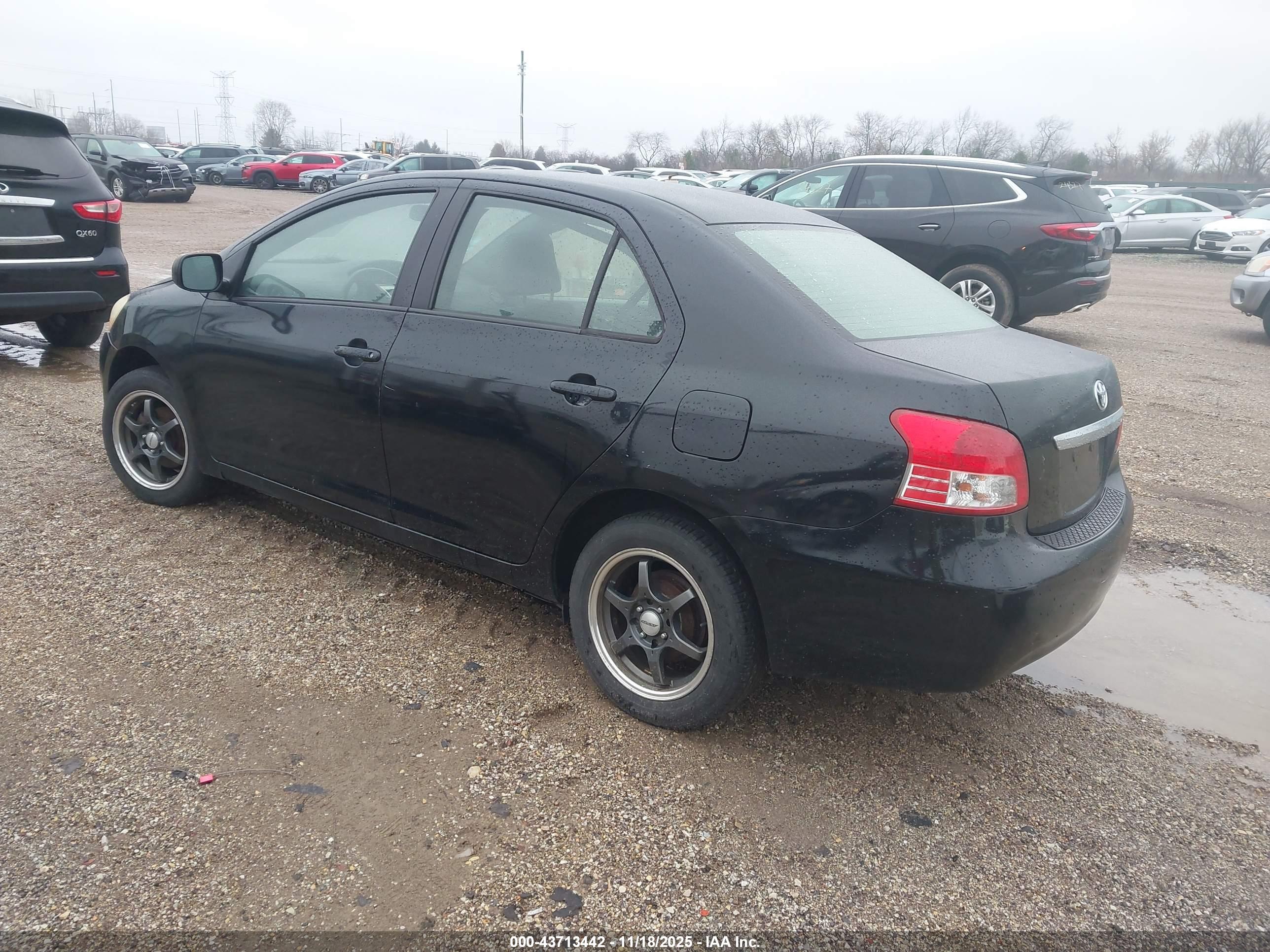 TOYOTA YARIS image 3