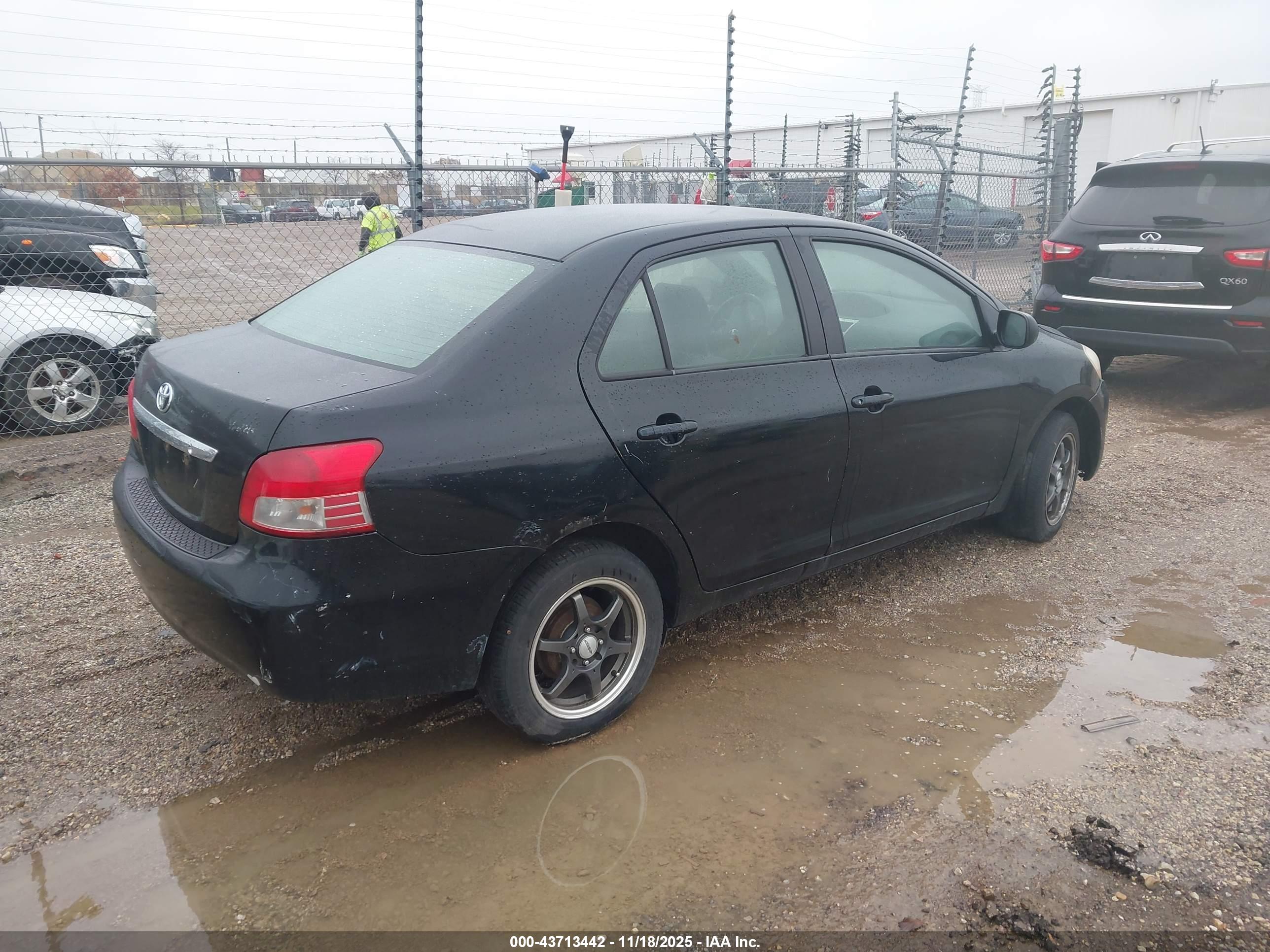 TOYOTA YARIS image 4