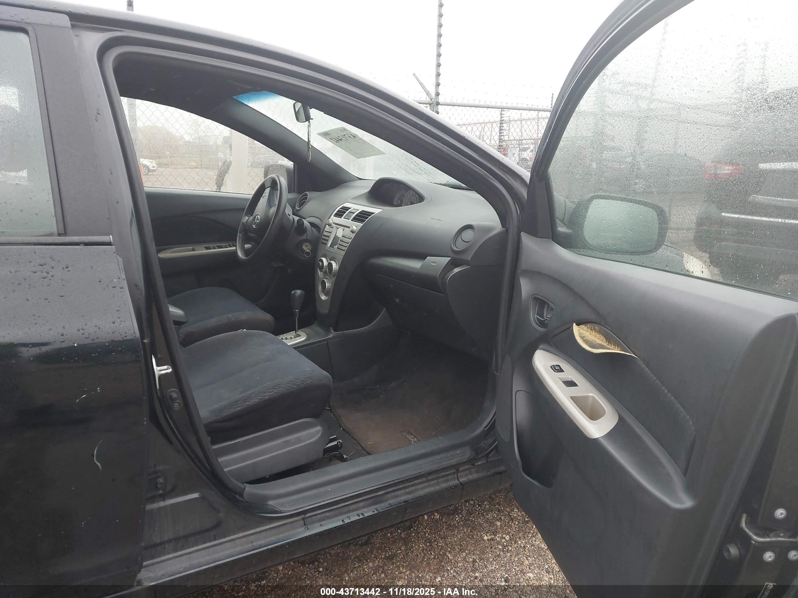 TOYOTA YARIS image 5