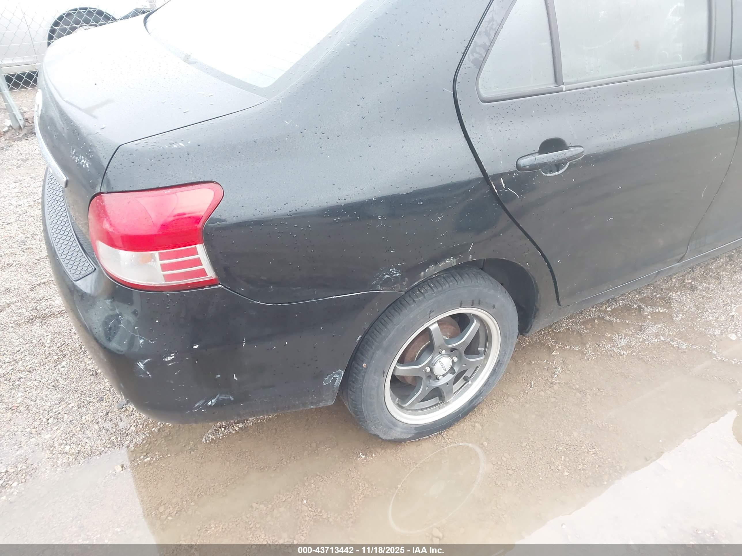 TOYOTA YARIS image 6
