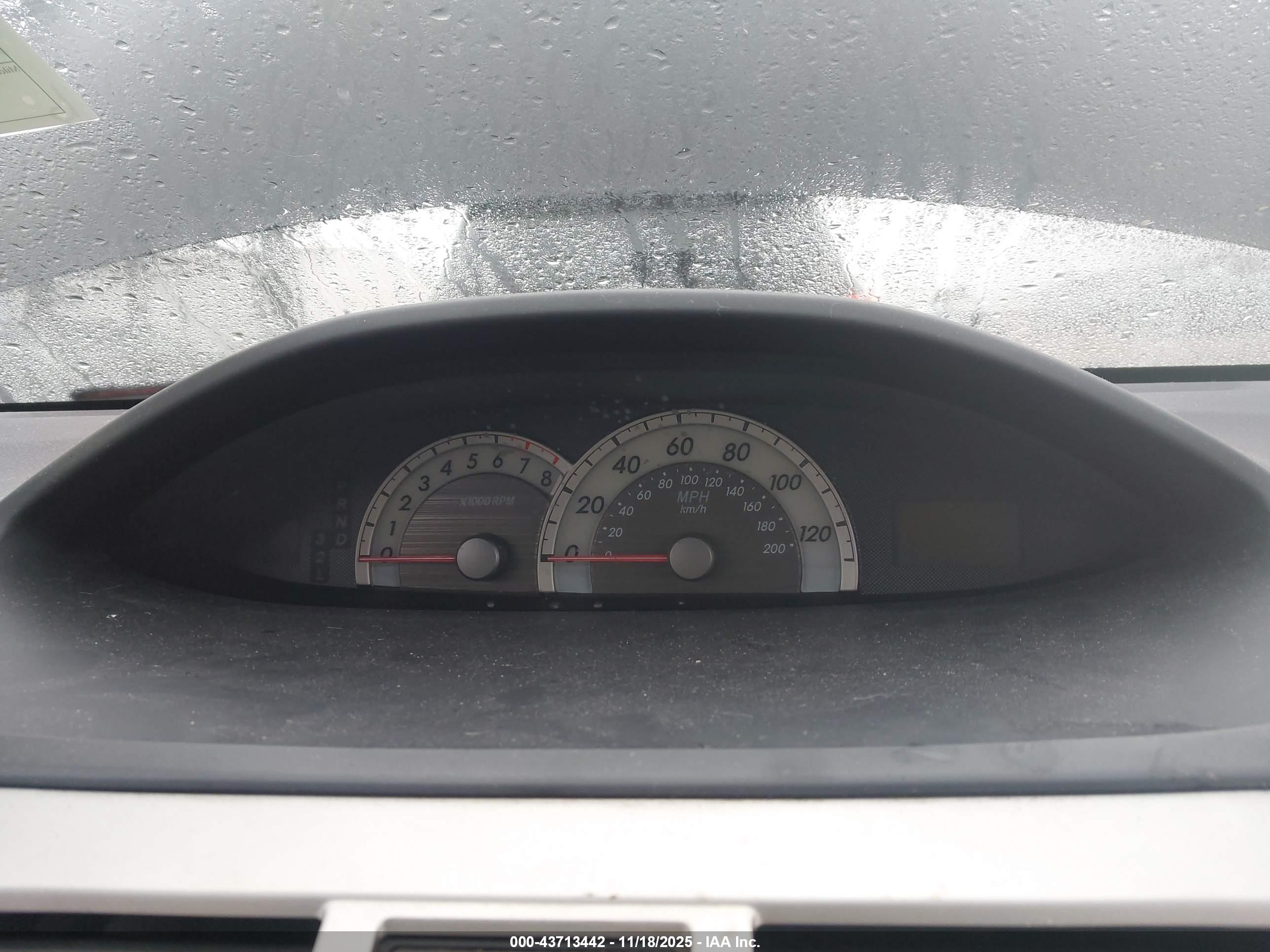 TOYOTA YARIS image 7