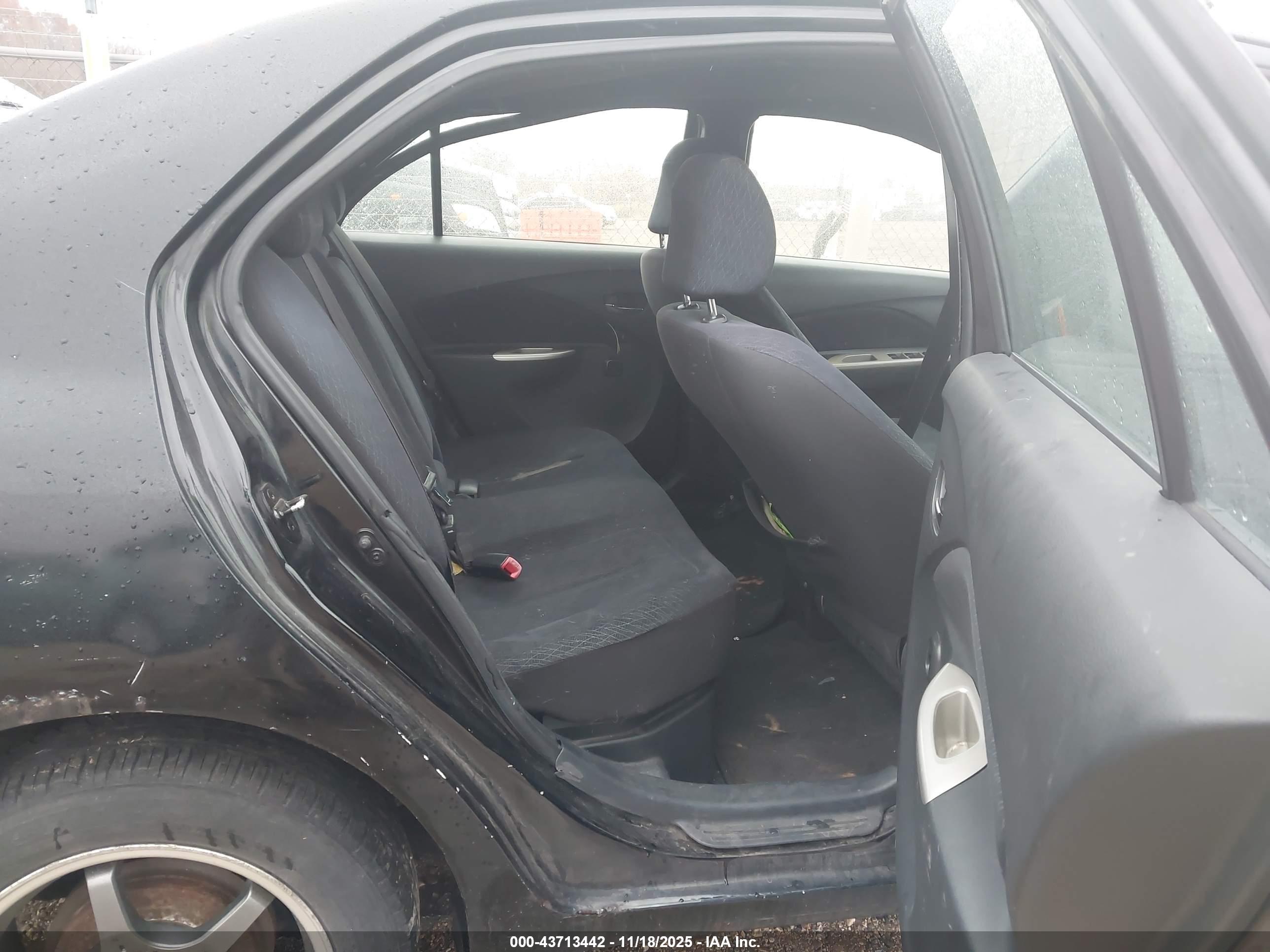 TOYOTA YARIS image 8