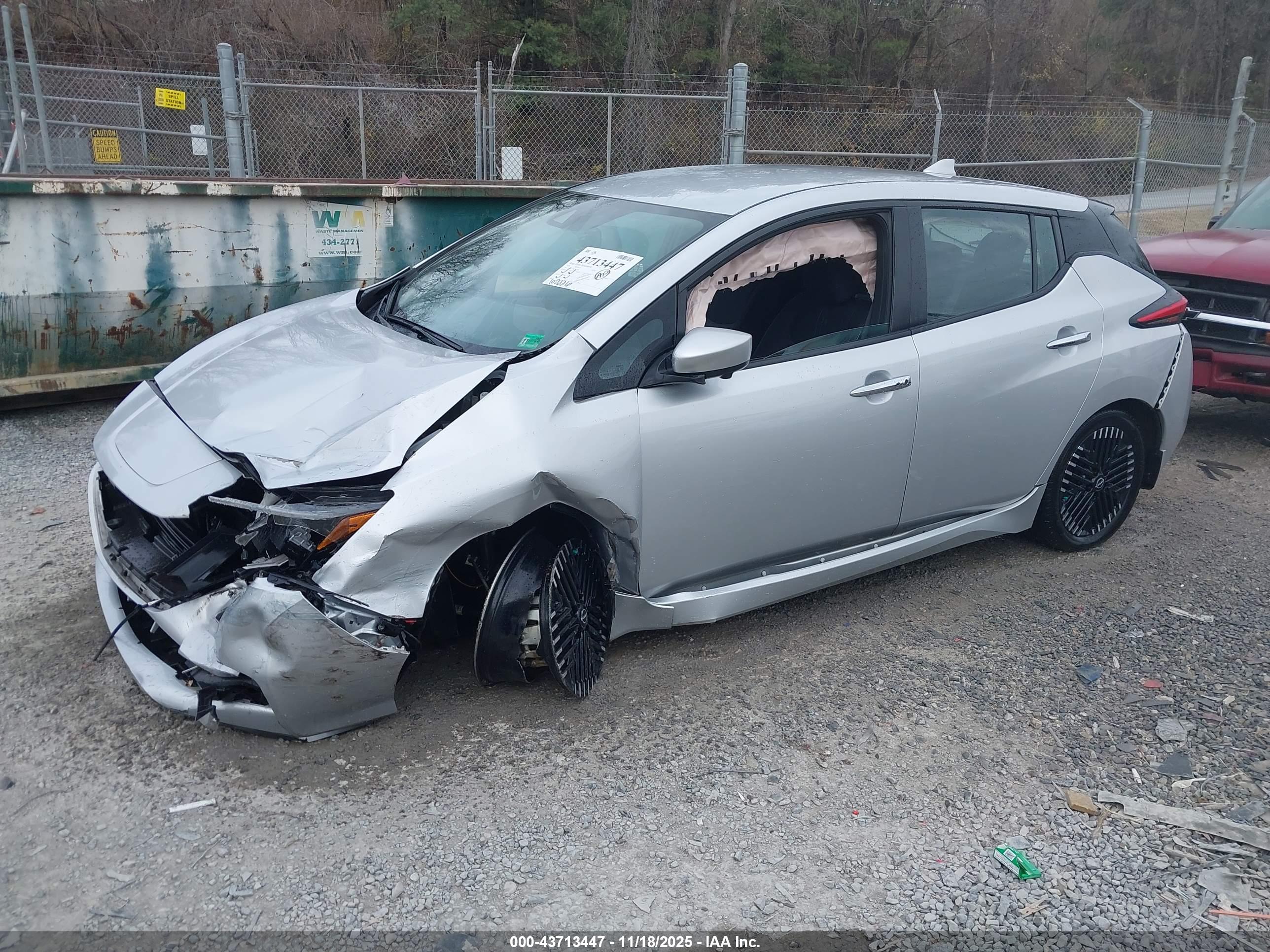 NISSAN LEAF image 2