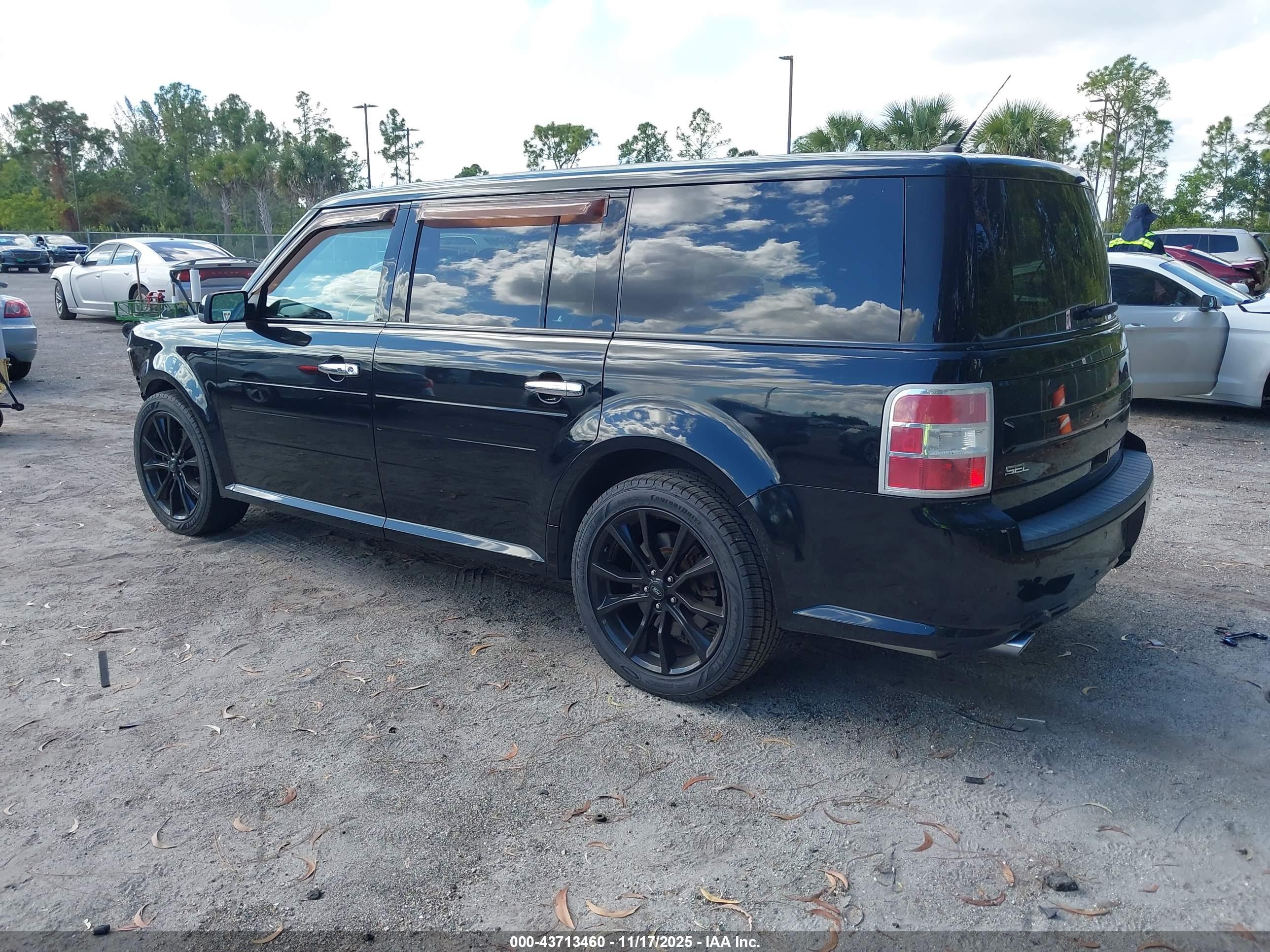 FORD FLEX image 3