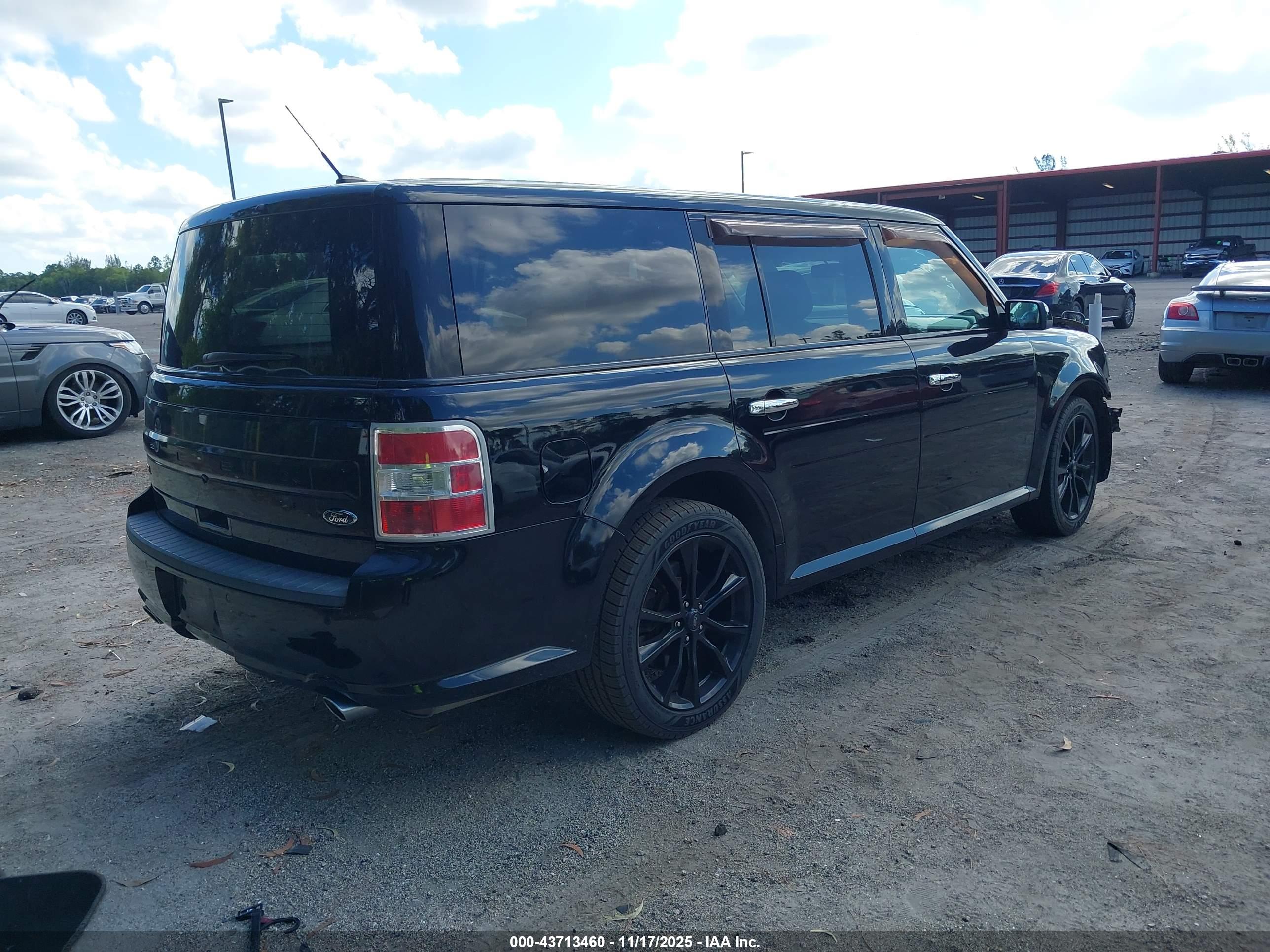 FORD FLEX image 4