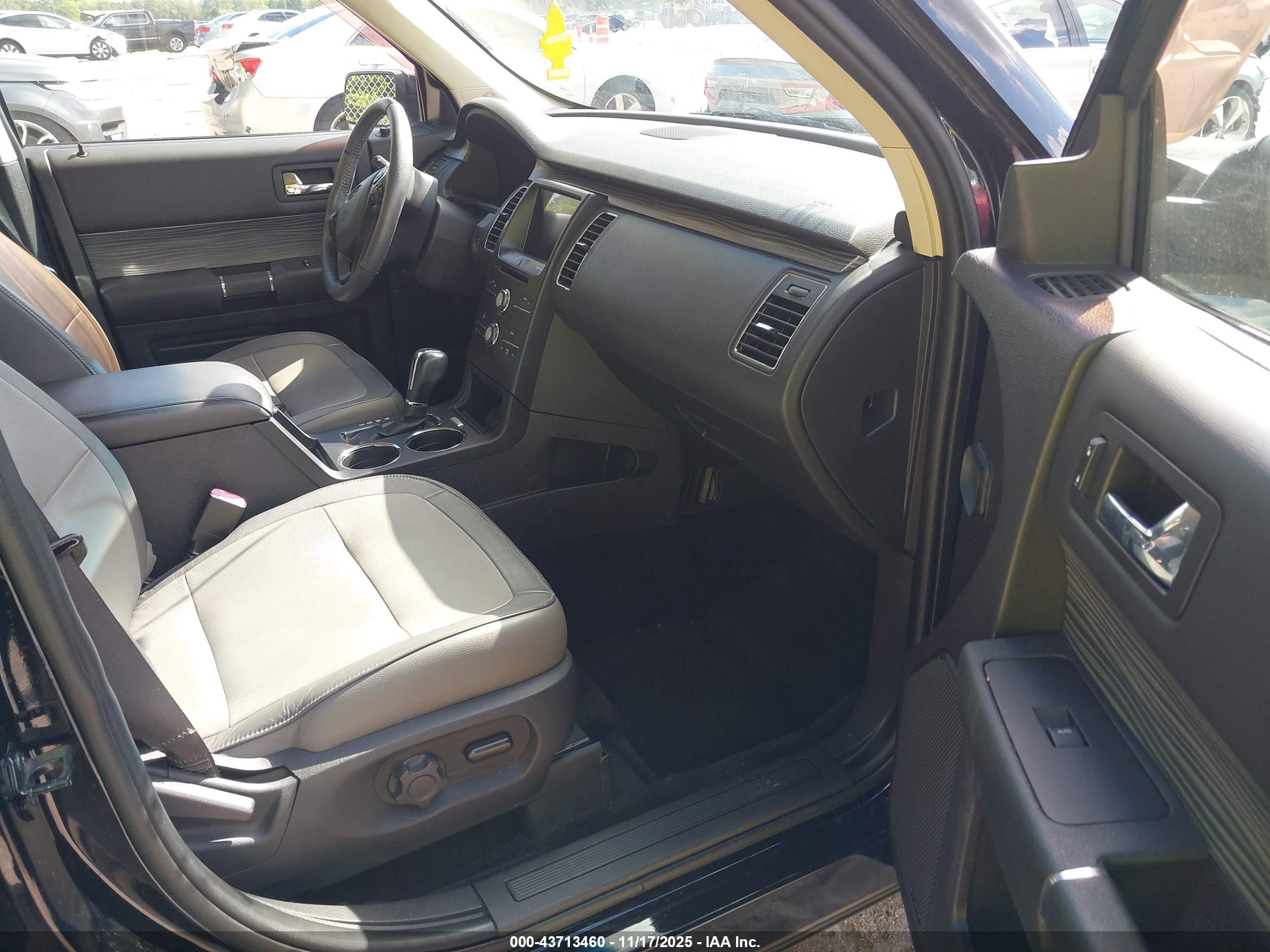 FORD FLEX image 5