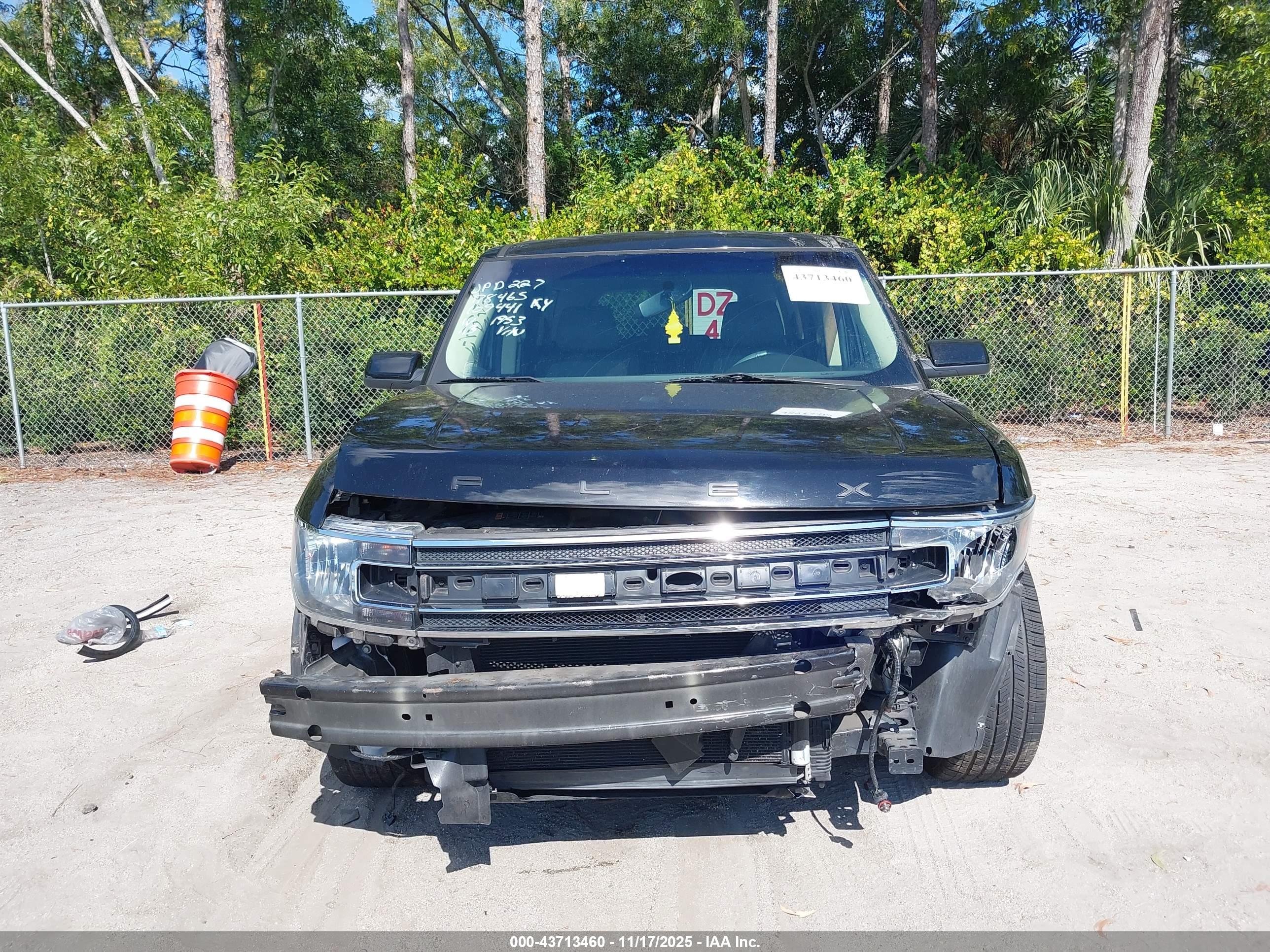 FORD FLEX image 6
