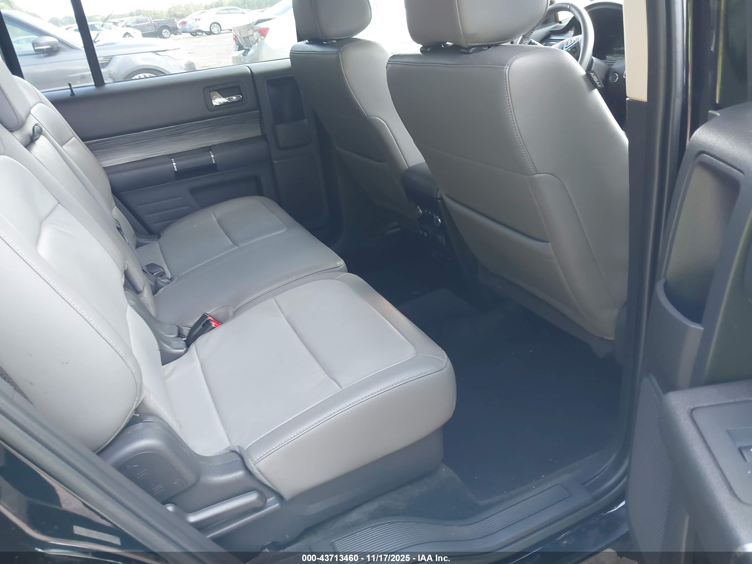 FORD FLEX image 8