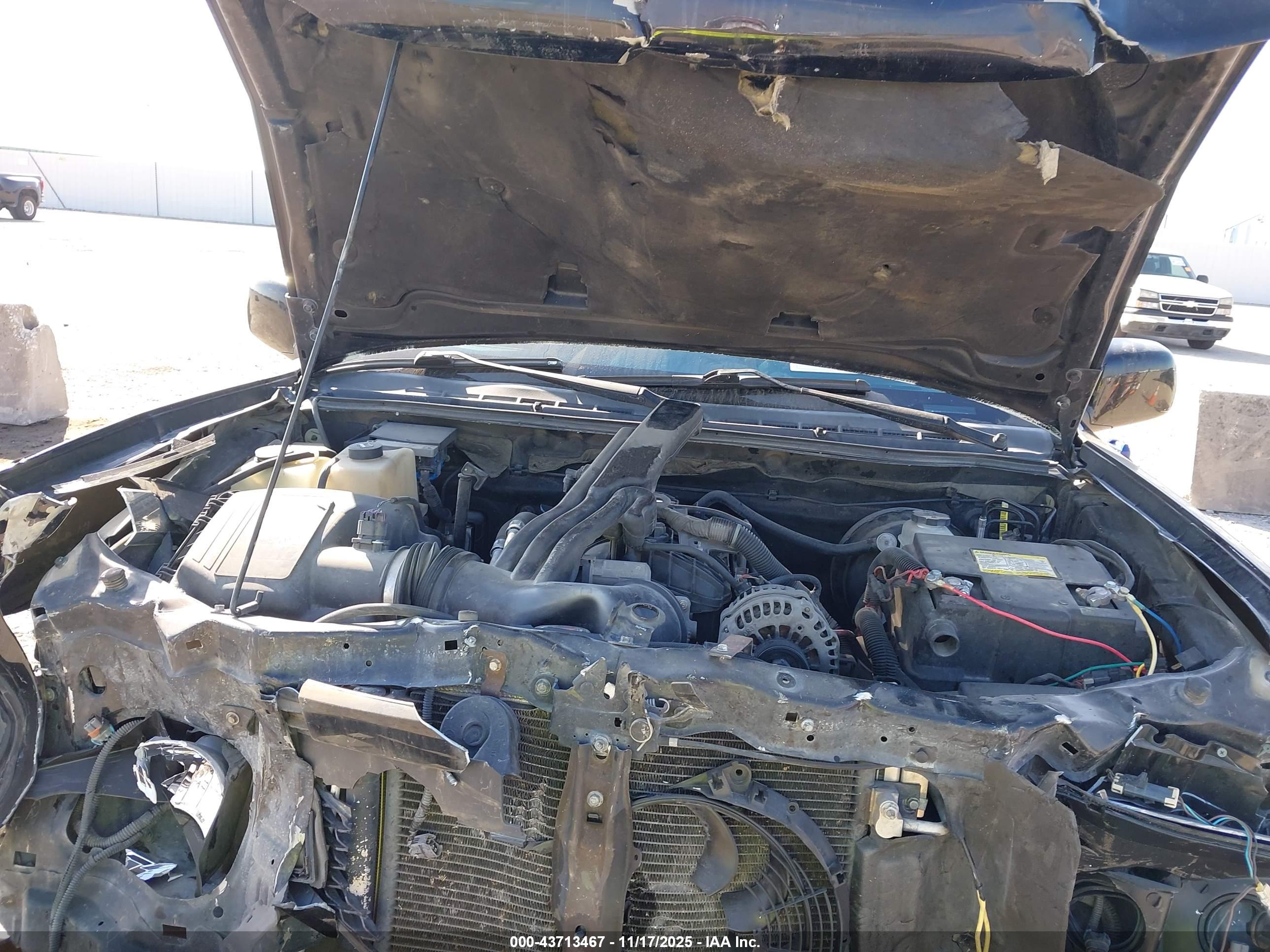 CHEVROLET COLORADO image 10