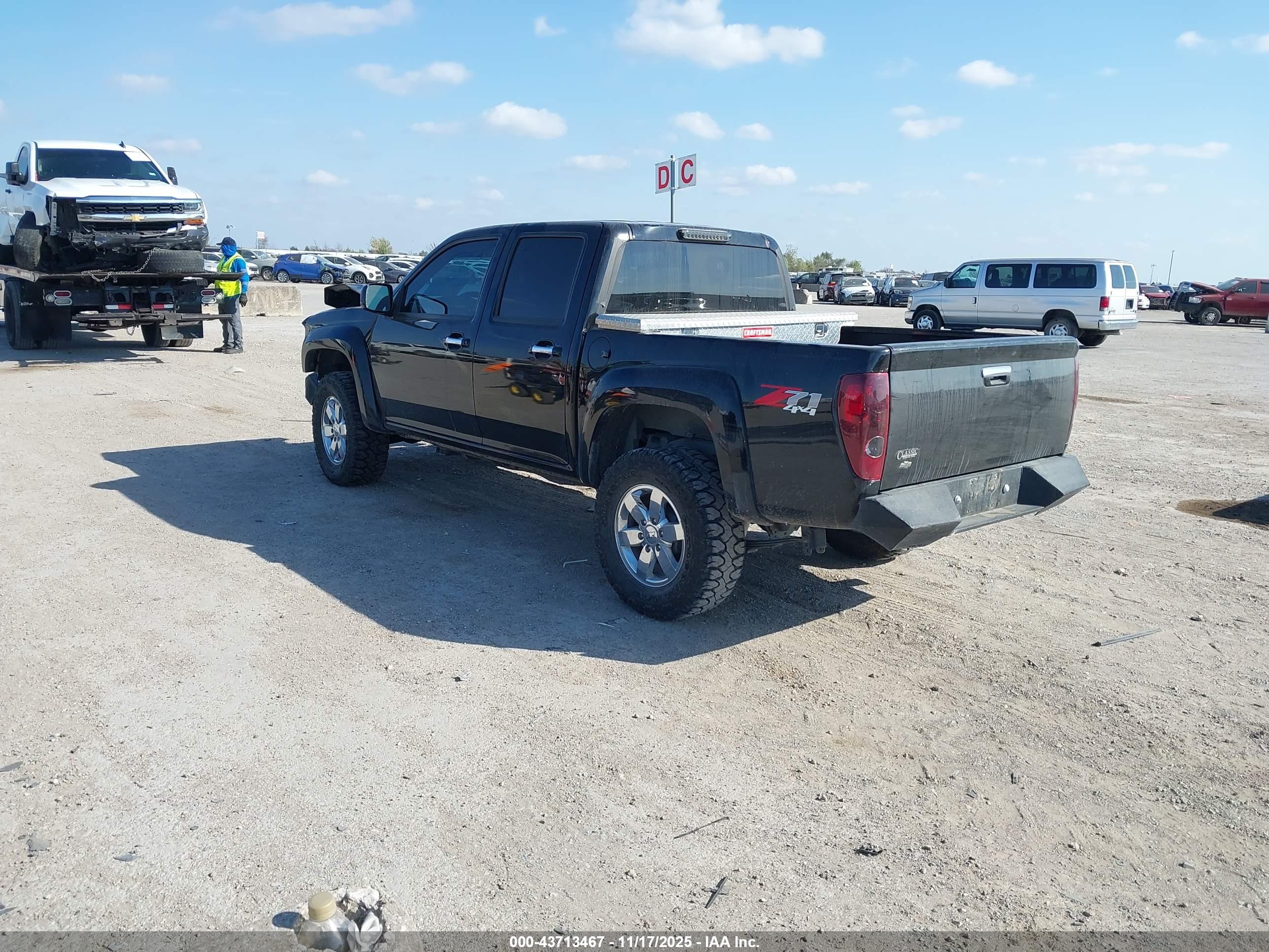 CHEVROLET COLORADO image 3