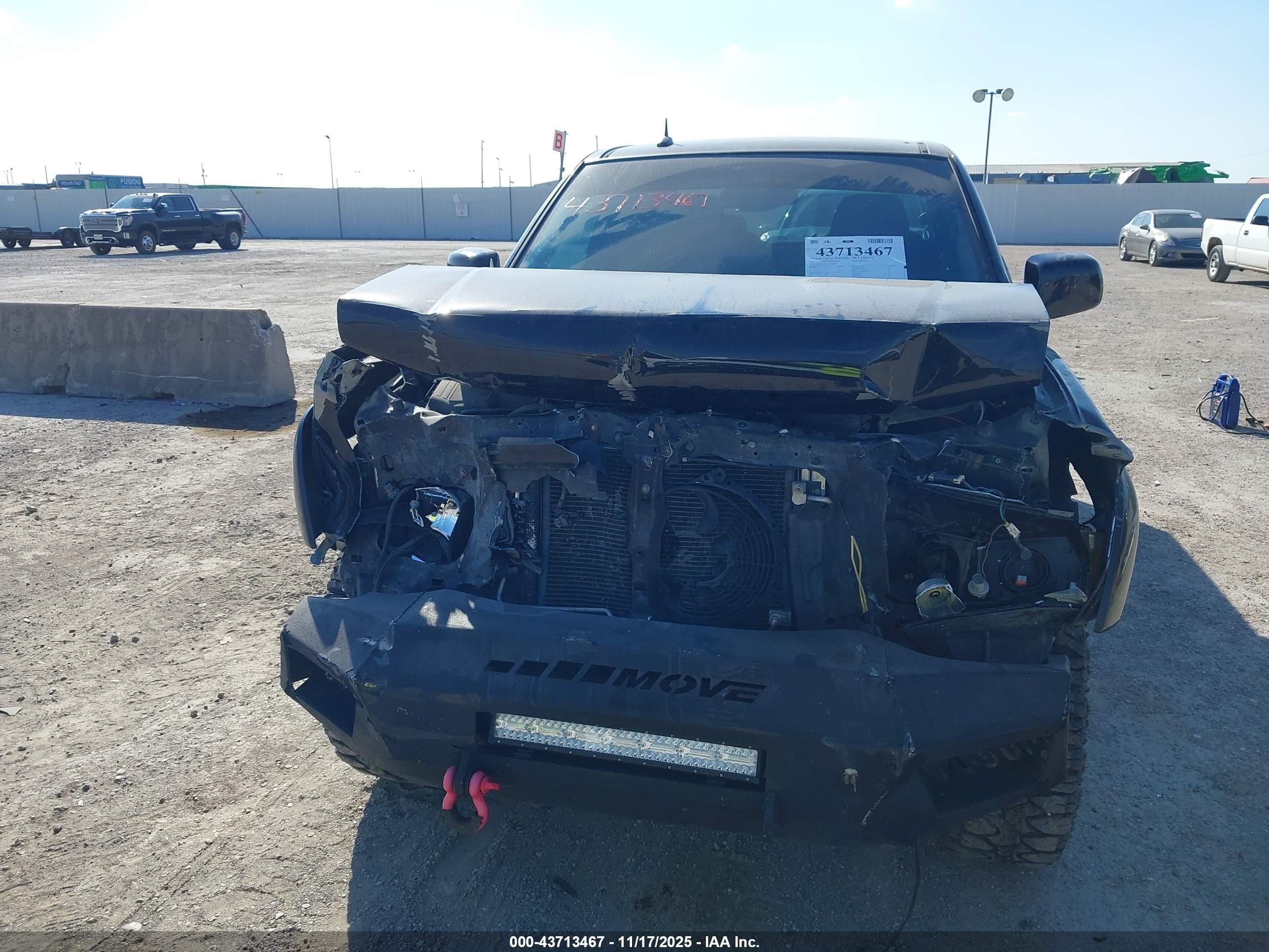 CHEVROLET COLORADO image 6