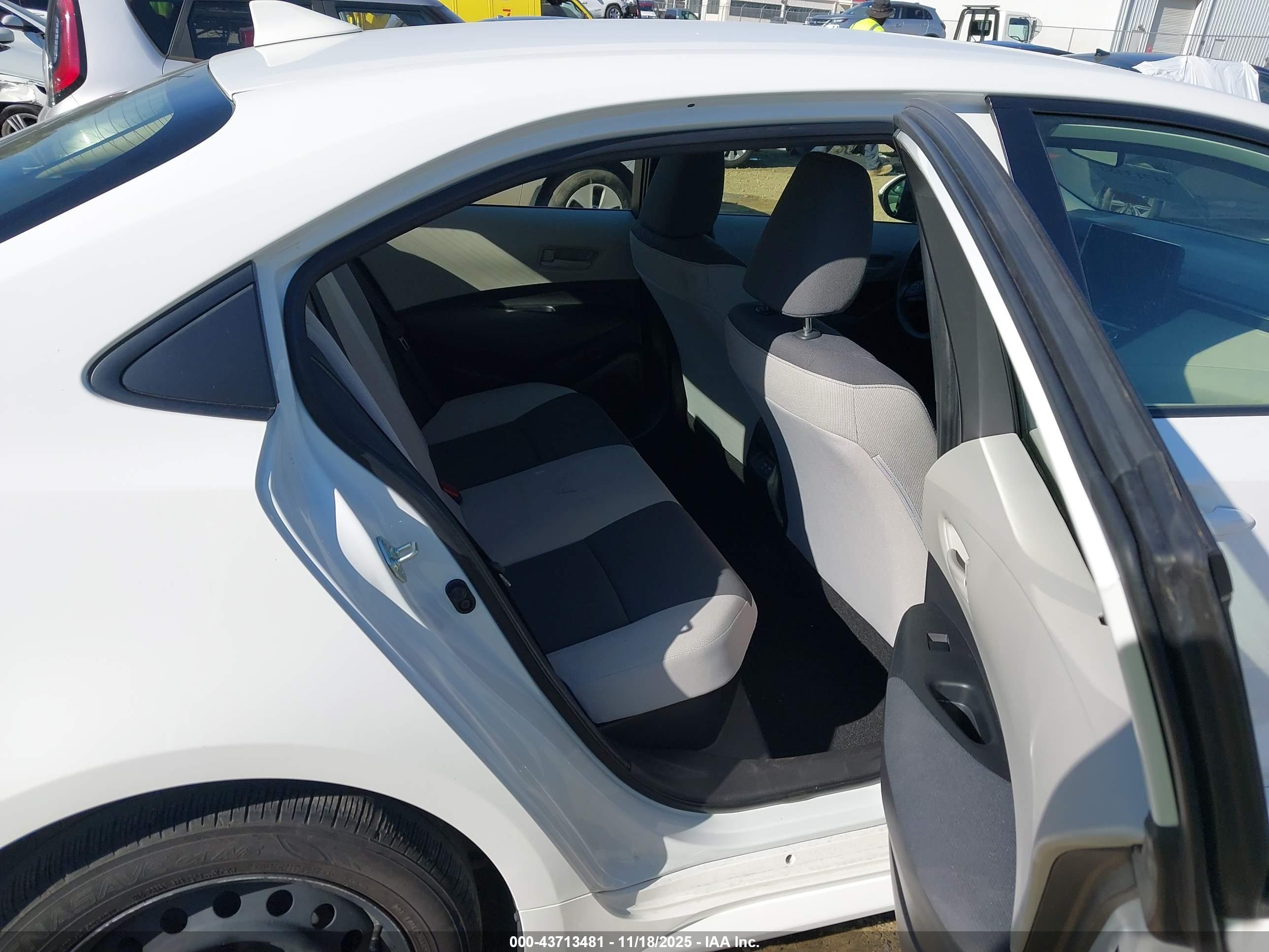 TOYOTA COROLLA image 8