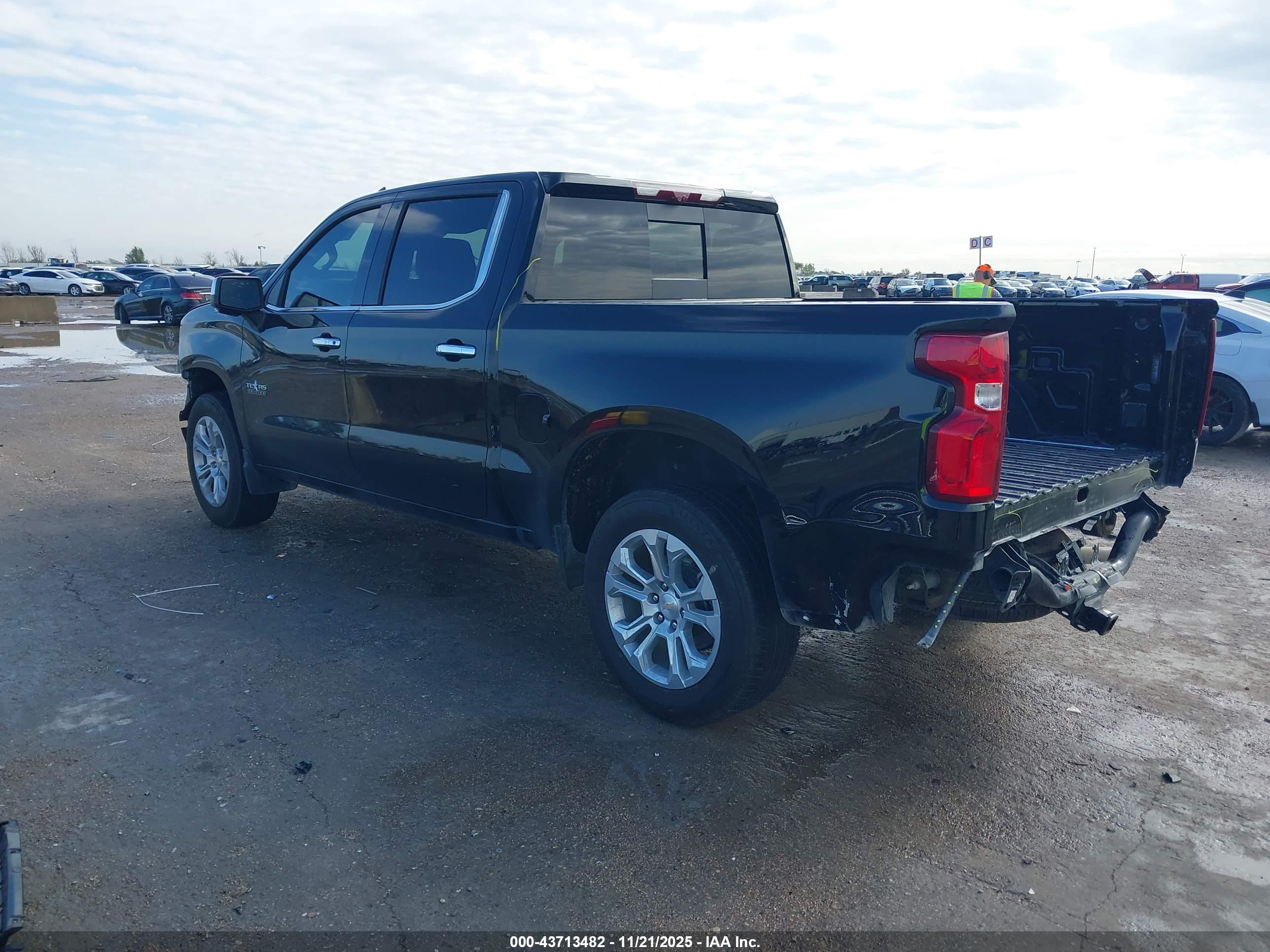 CHEVROLET SILVERADO image 3